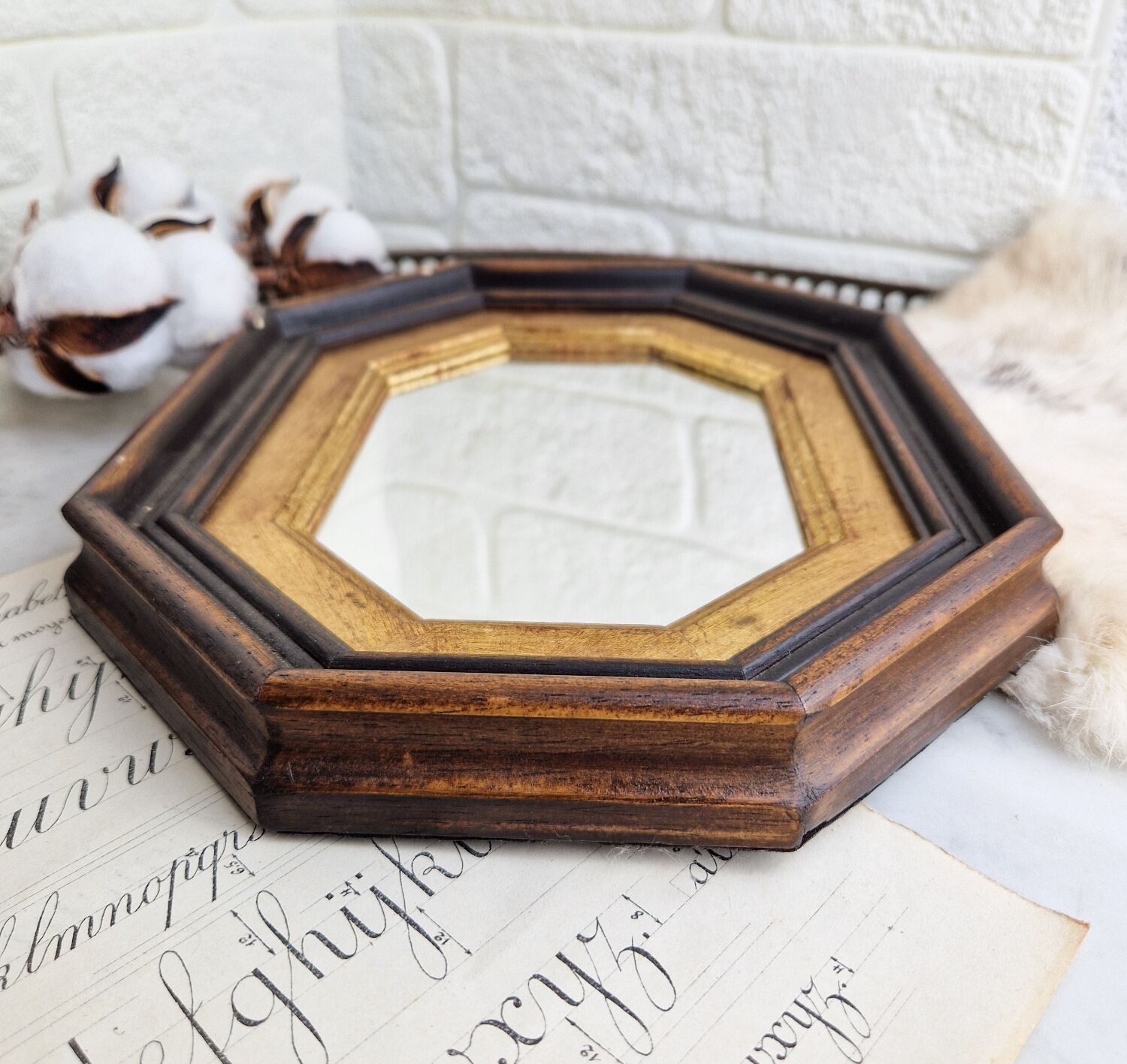 Miroir ancien en bois octogonal noir et doré