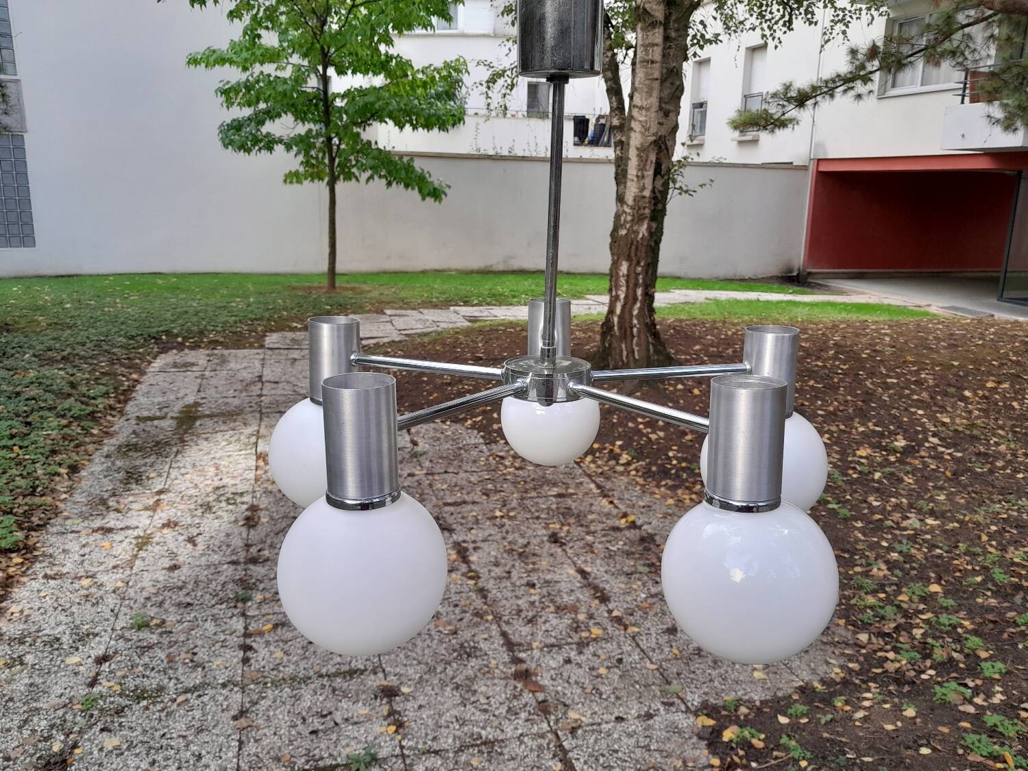 Lustre chrome