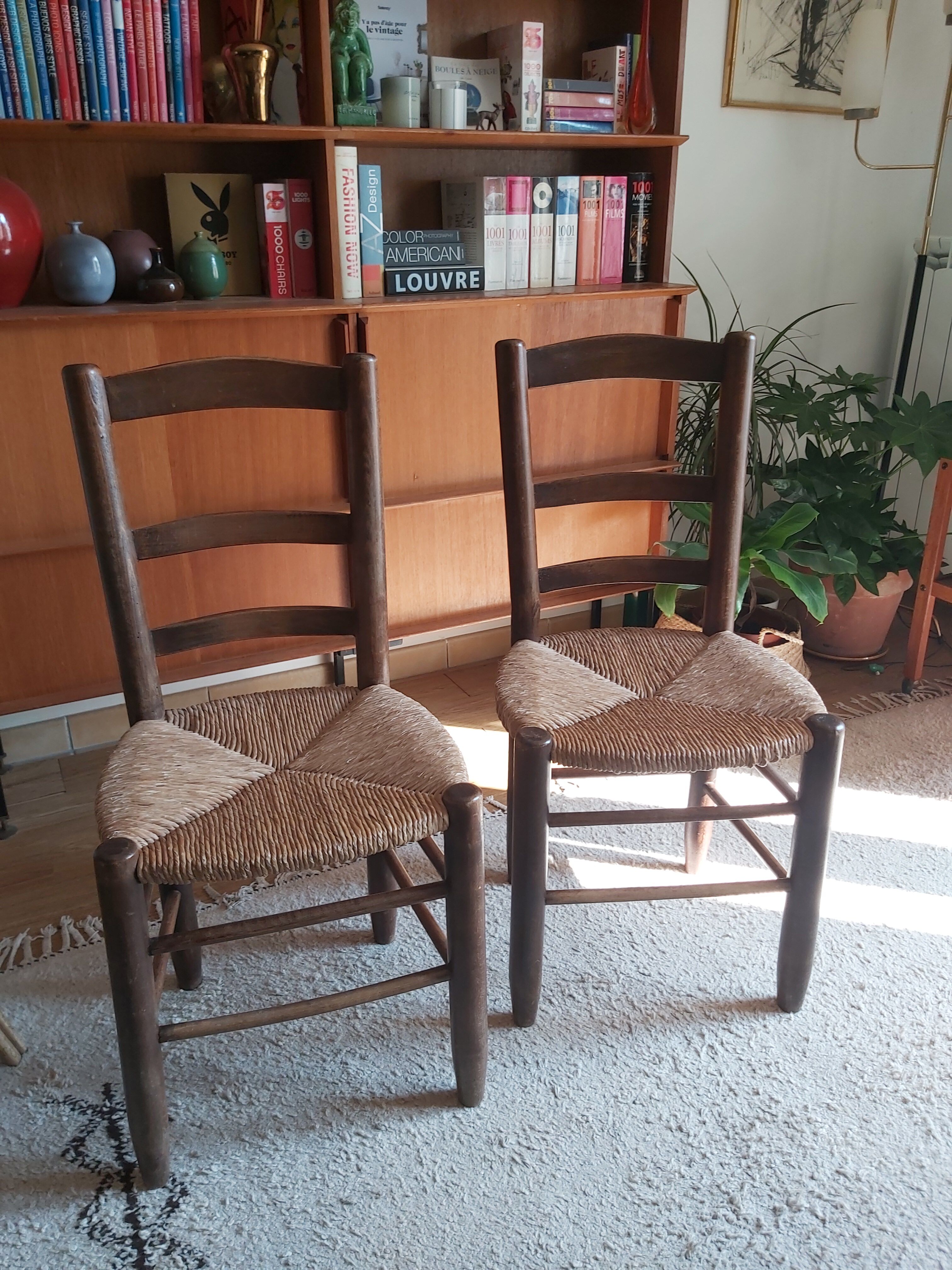 Set of 6 wooden chairs and 50s straw