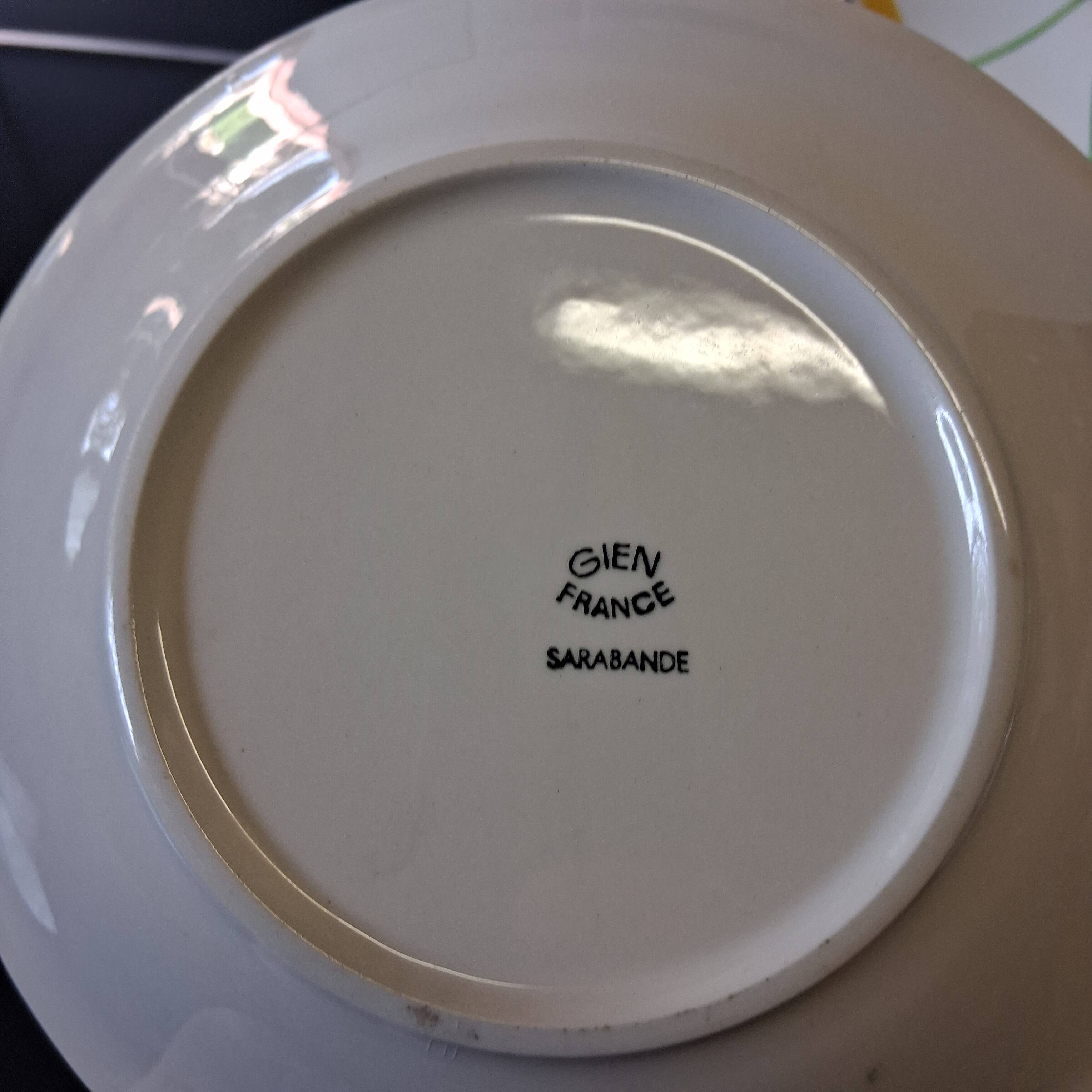 5 deep plates from Gien model "Sarabande" in good condition.