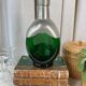 Carafe ou flacon en verre vert et étain