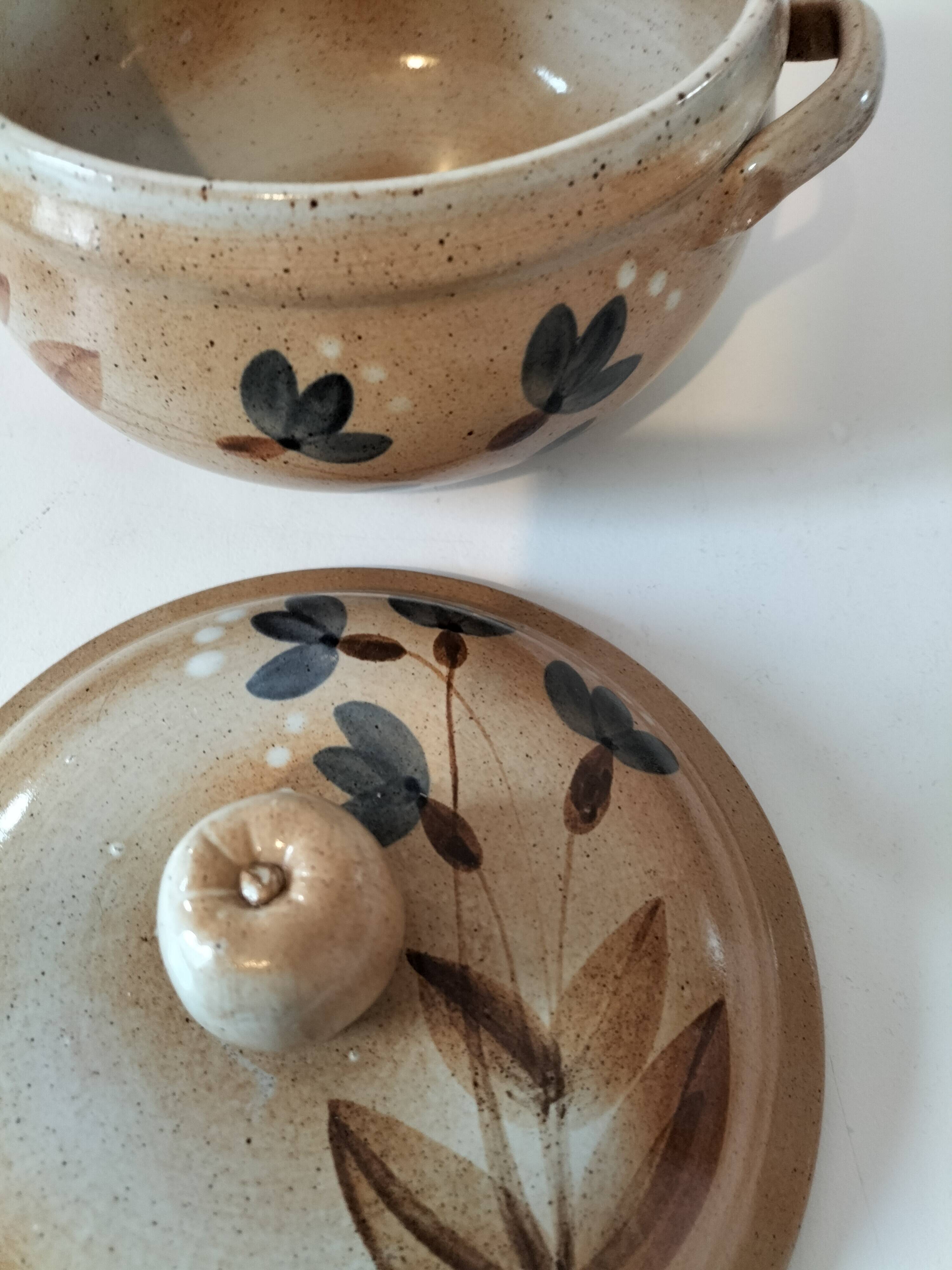 Vintage stoneware soup tureen from the Marais – rustic charm, cottagecore spirit.