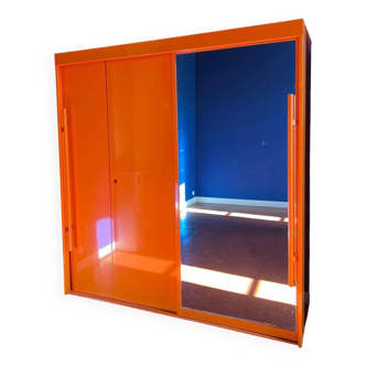 Armoire penderie en metal artisanal laqué au four