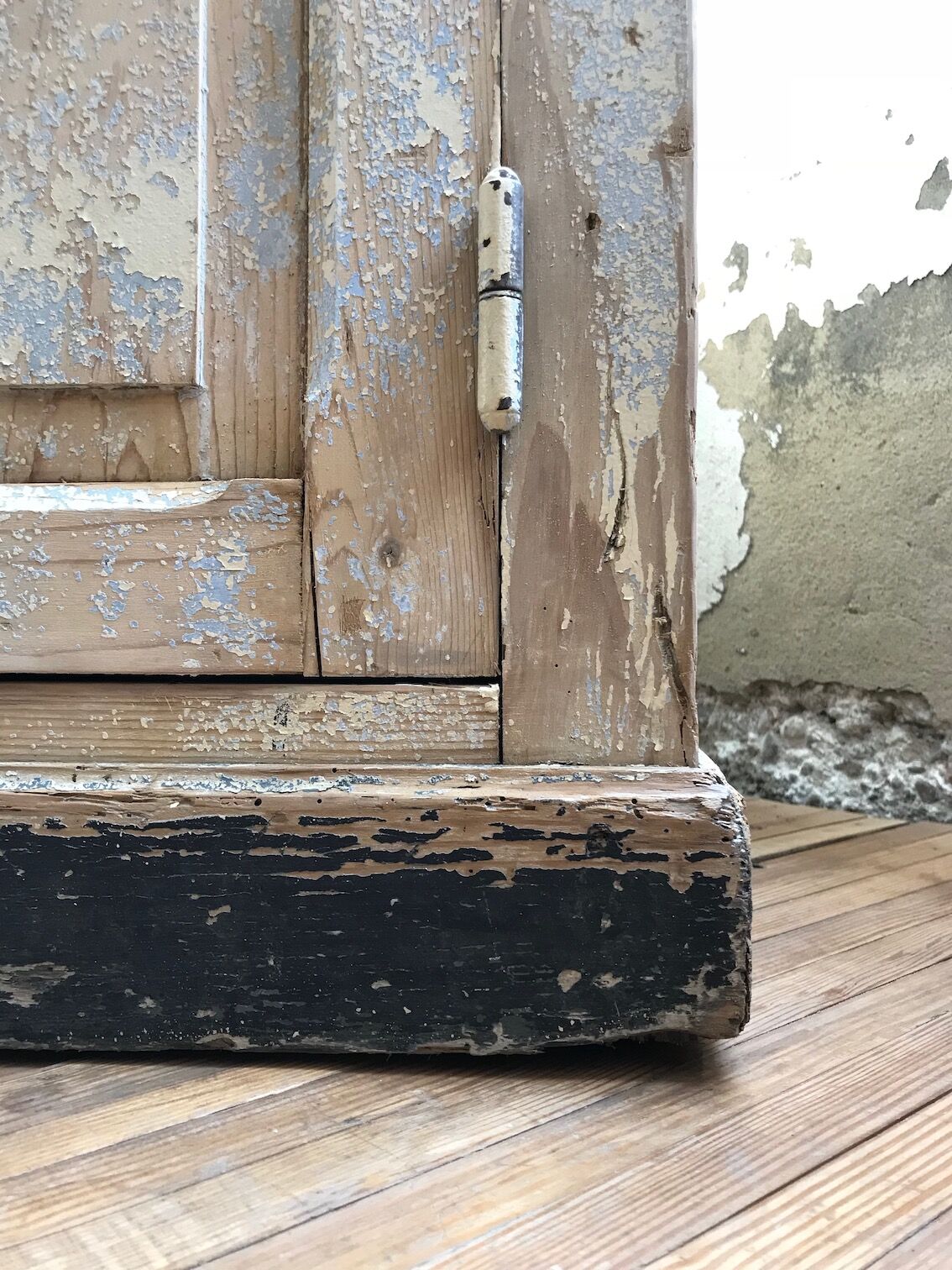 Wooden workshop vestiary