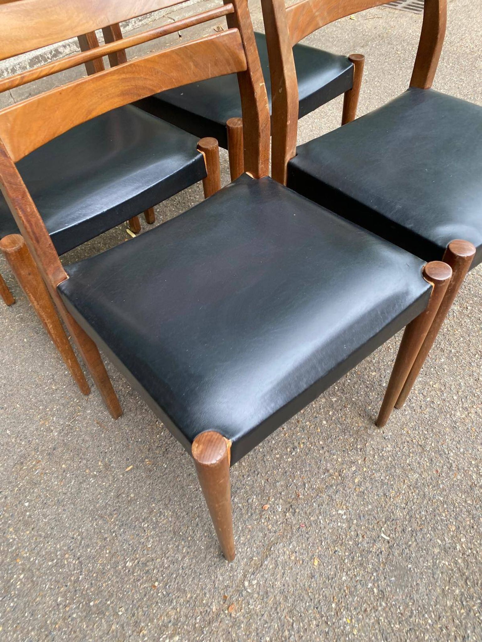 4 dining chairs in Vintage Mid-Century Scandinavian style from the 60s.