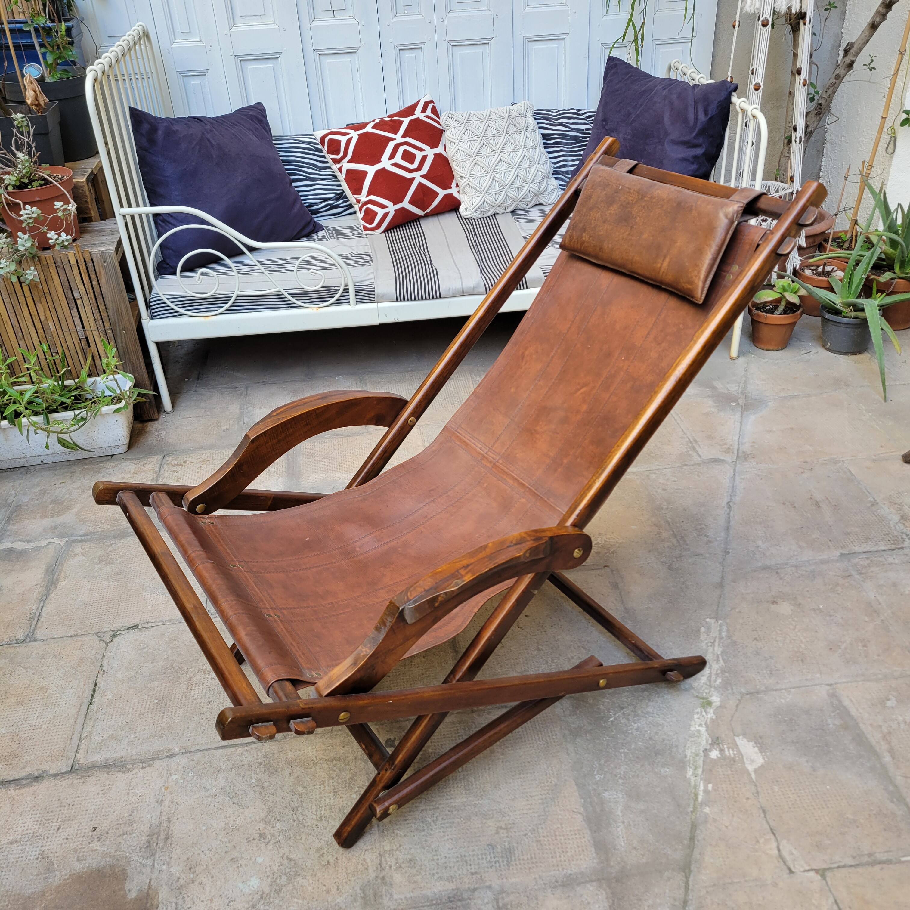 Rocking chaise longue in leather from the 1960s.