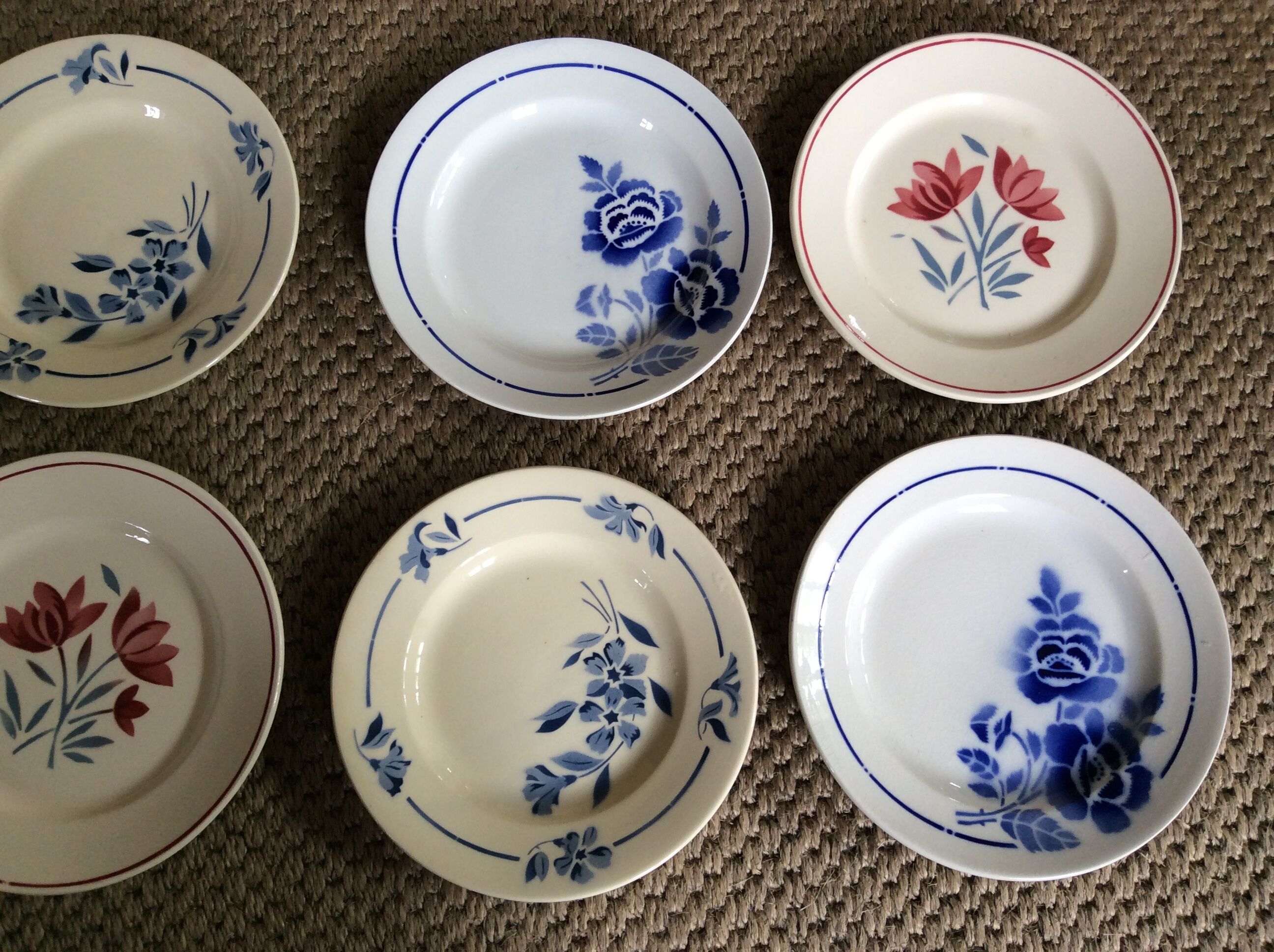 Set of 6 vintage dessert plates