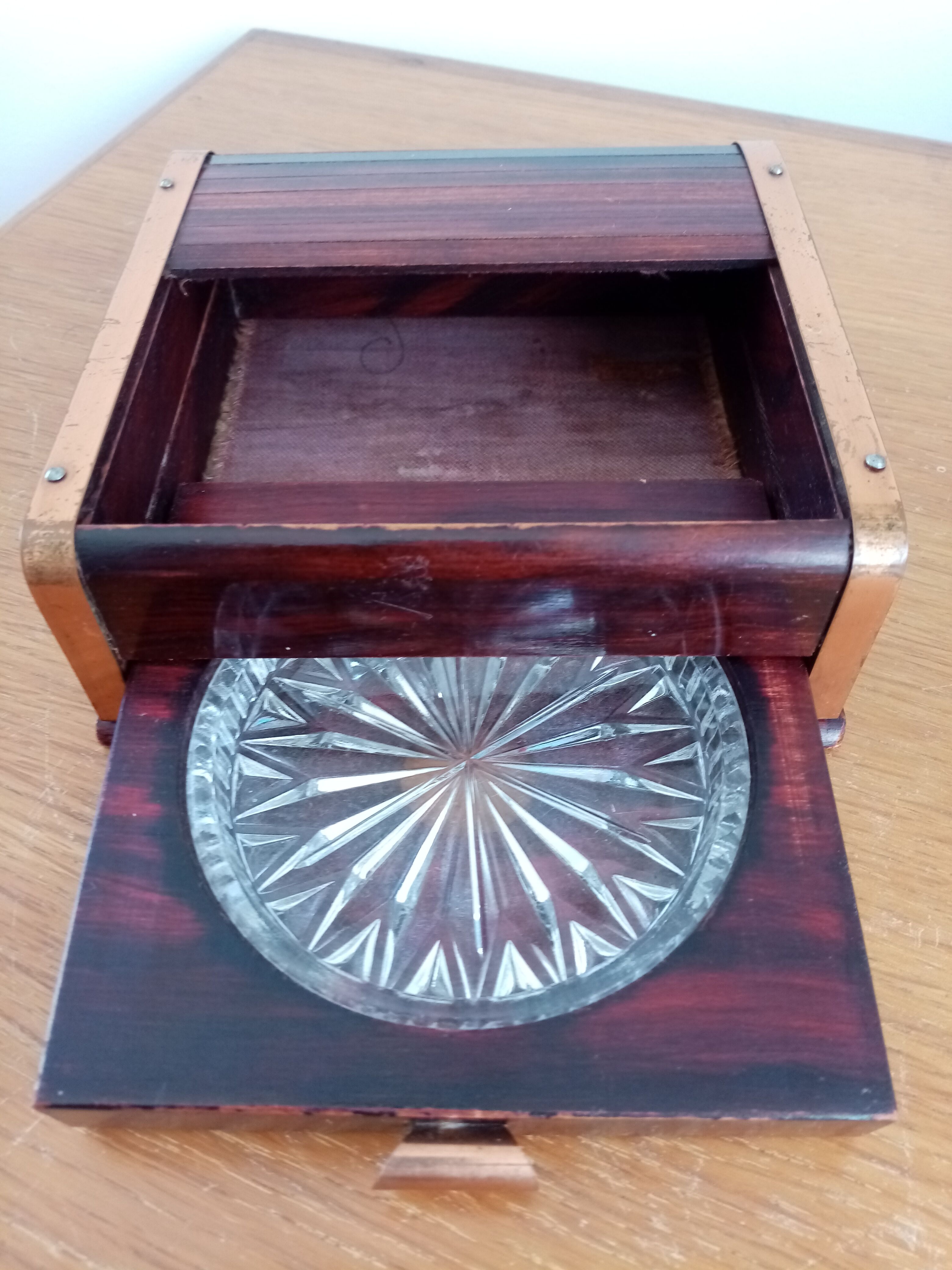 Wooden cigarette box