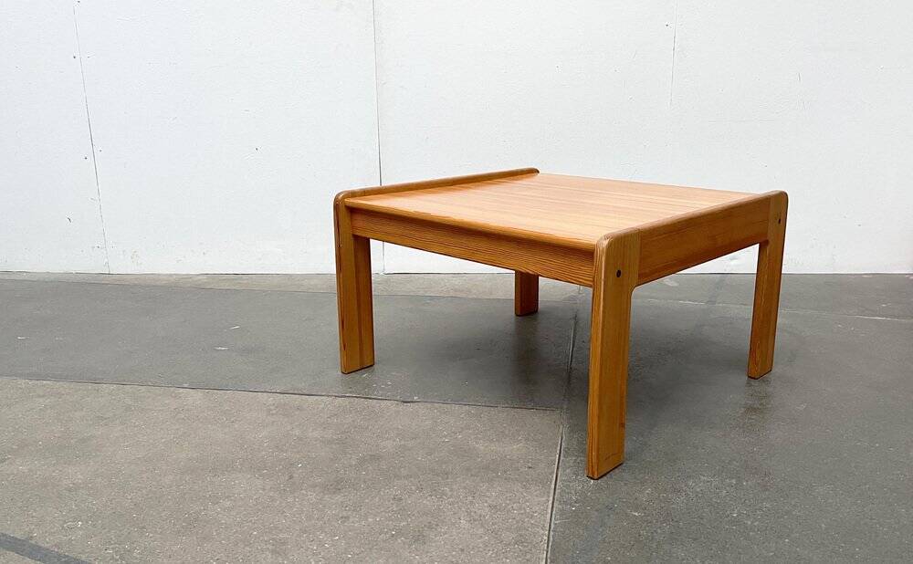 Vintage coffee table in Swedish pine by Yngve Ekström for Swedese, 1970s.