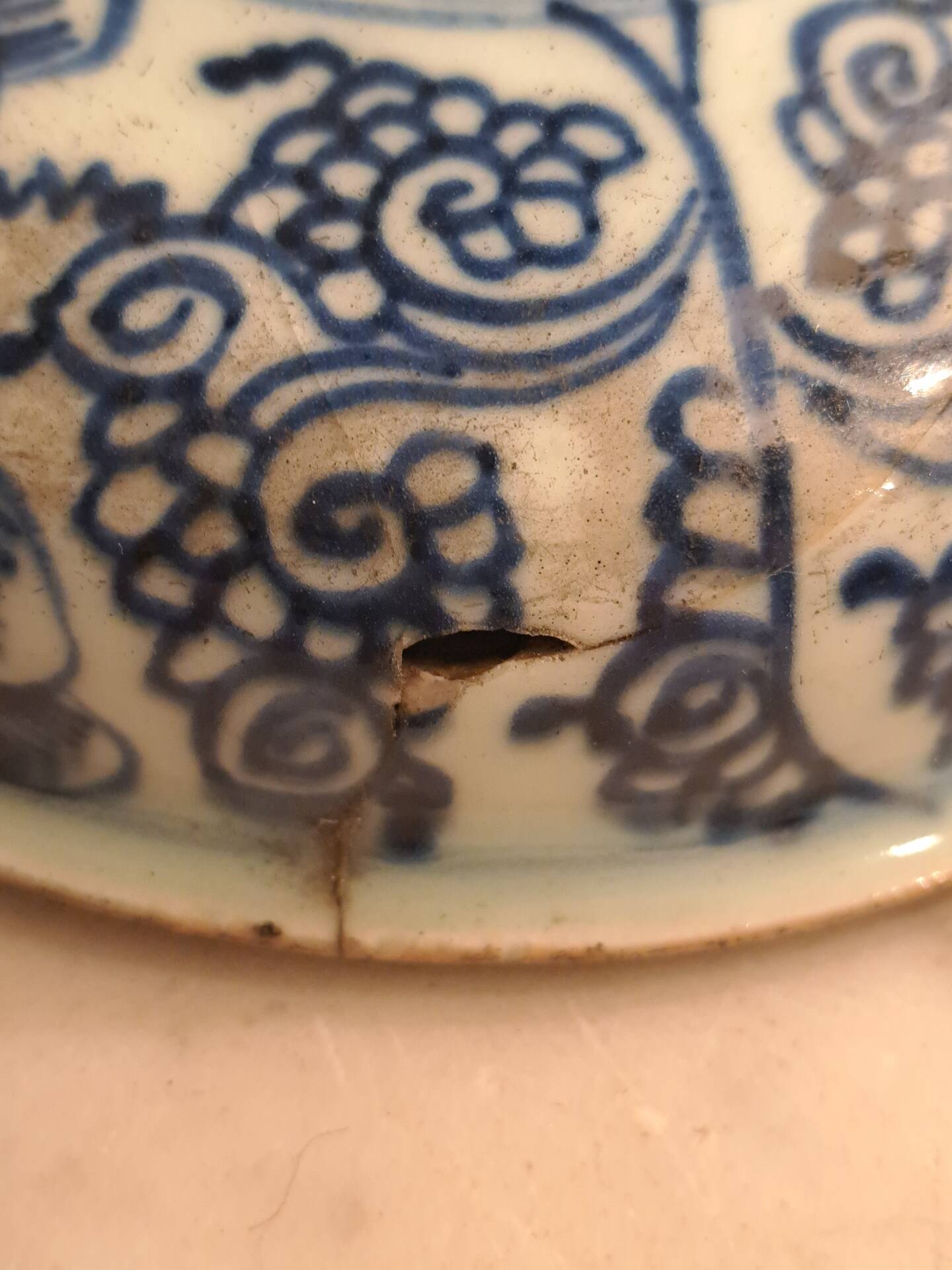 18th-century Chinese pot Qianlong in porcelain