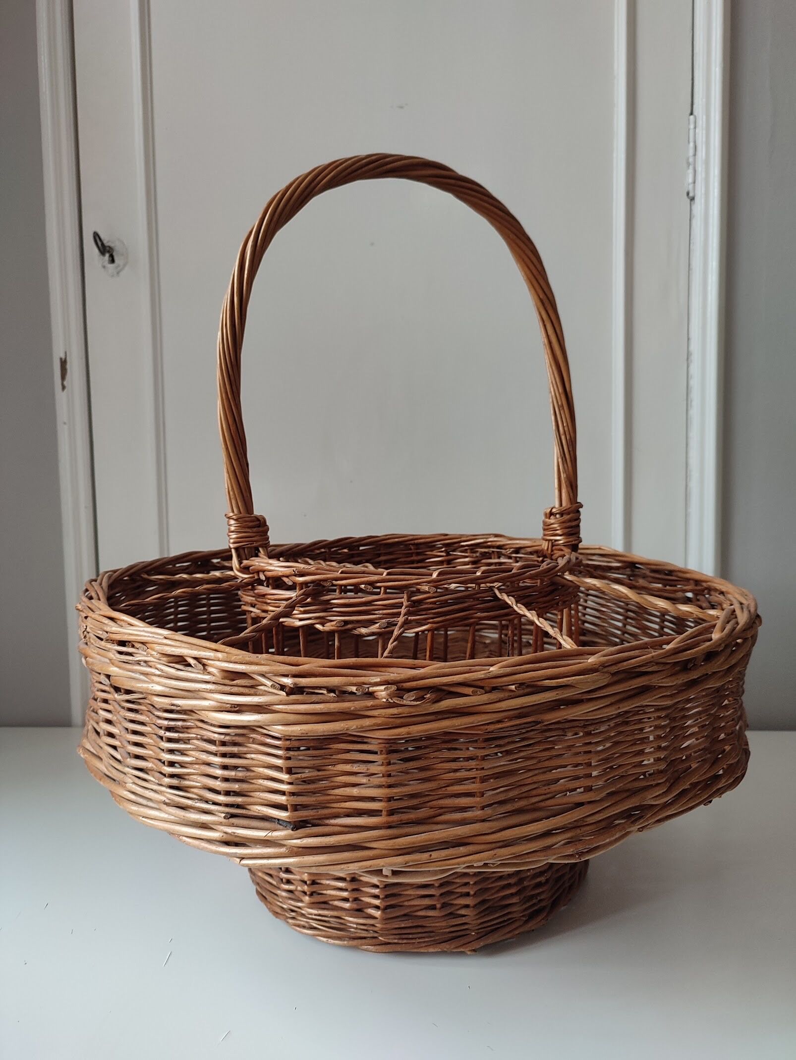 Vintage Wicker Portable Bar