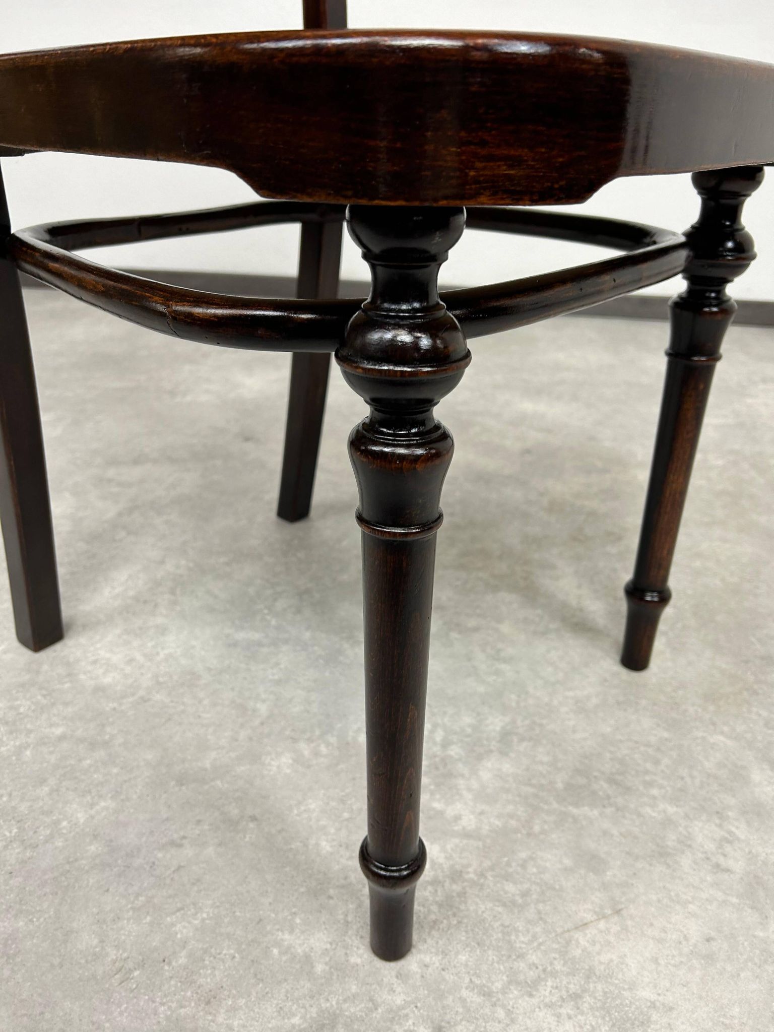 Chaise de salle à manger Sécession n°437 par Thonet