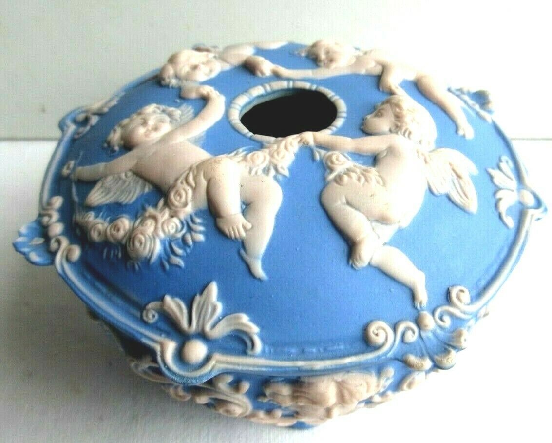 jewelry box or blue porcelain candy box with 4 angels