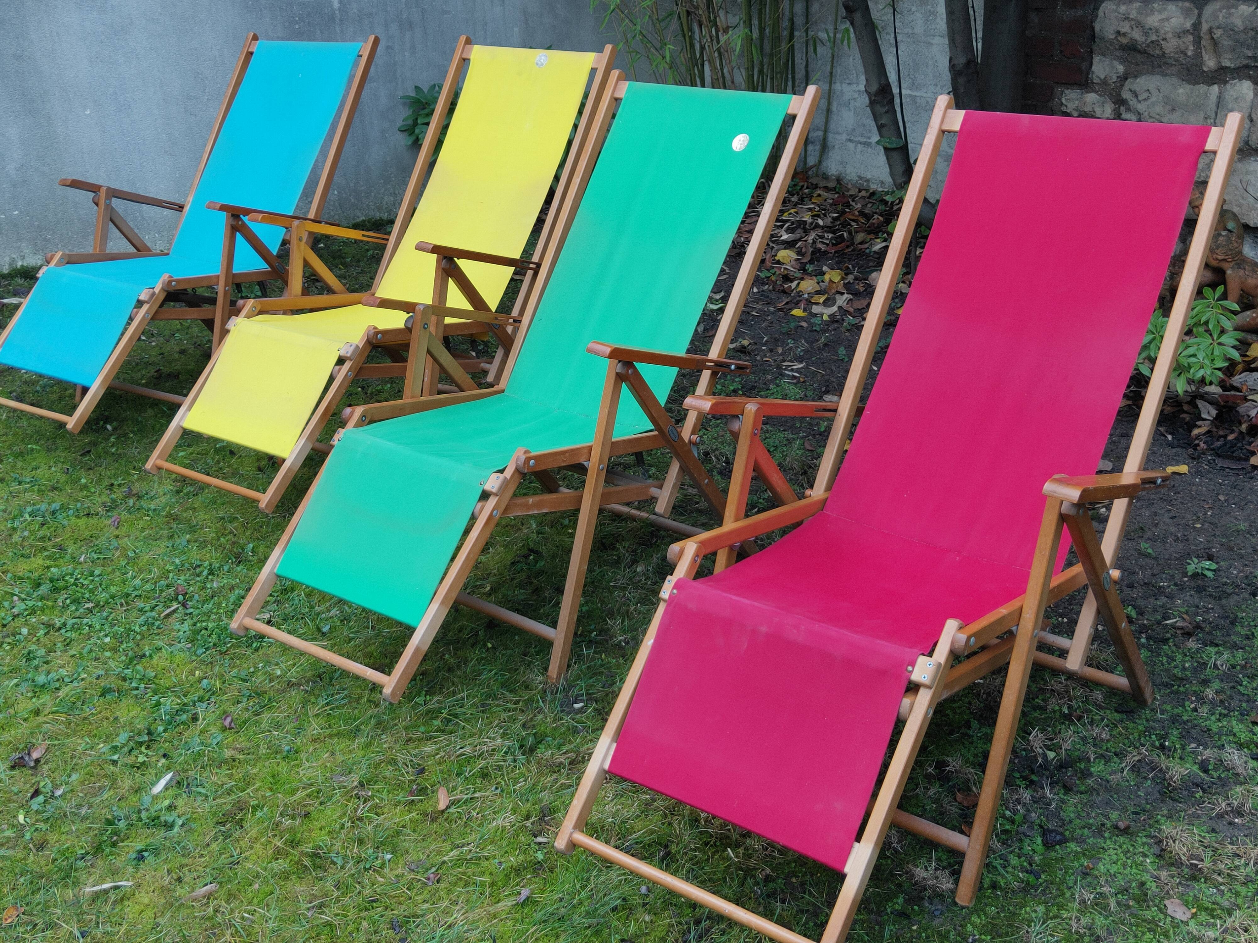 Set of four folding automatic deckchairs with Ergelax footrest never used