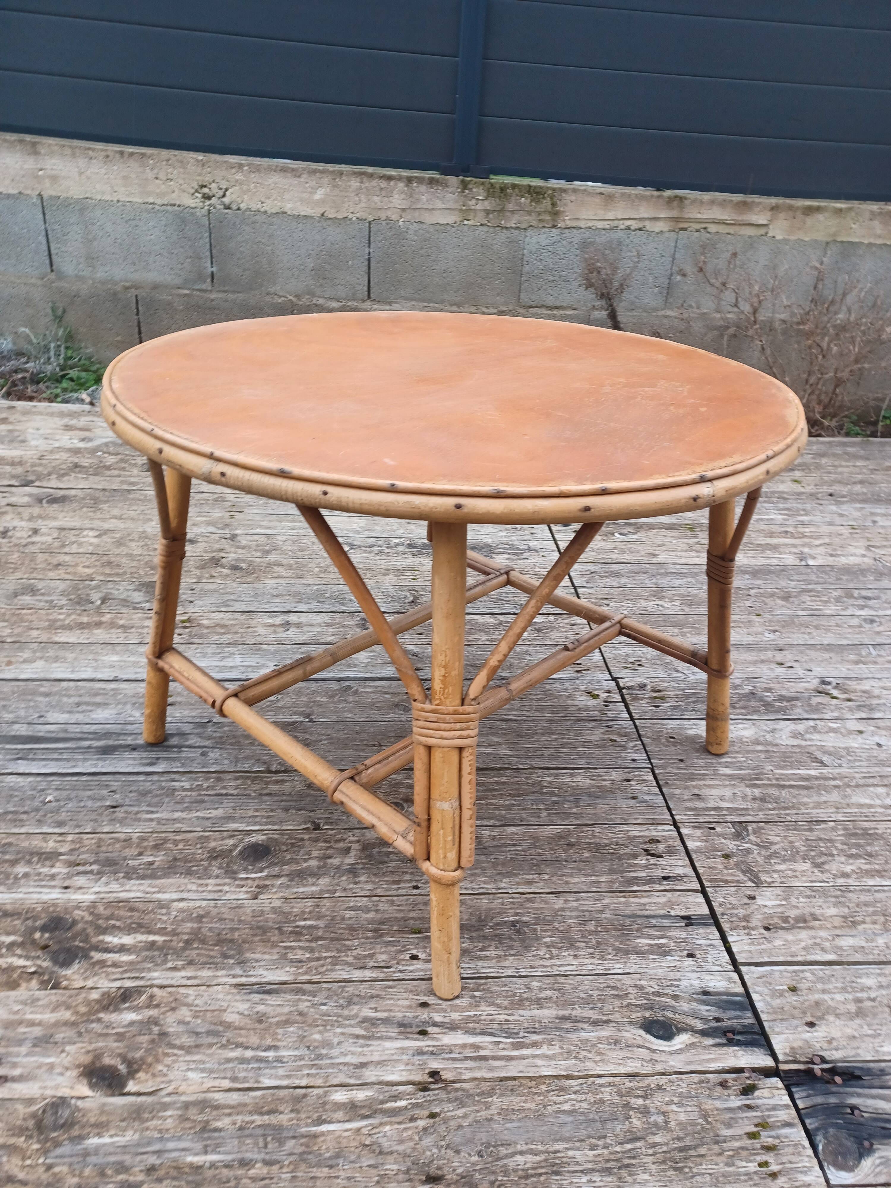 Vintage coffee table in bamboo and rattan.