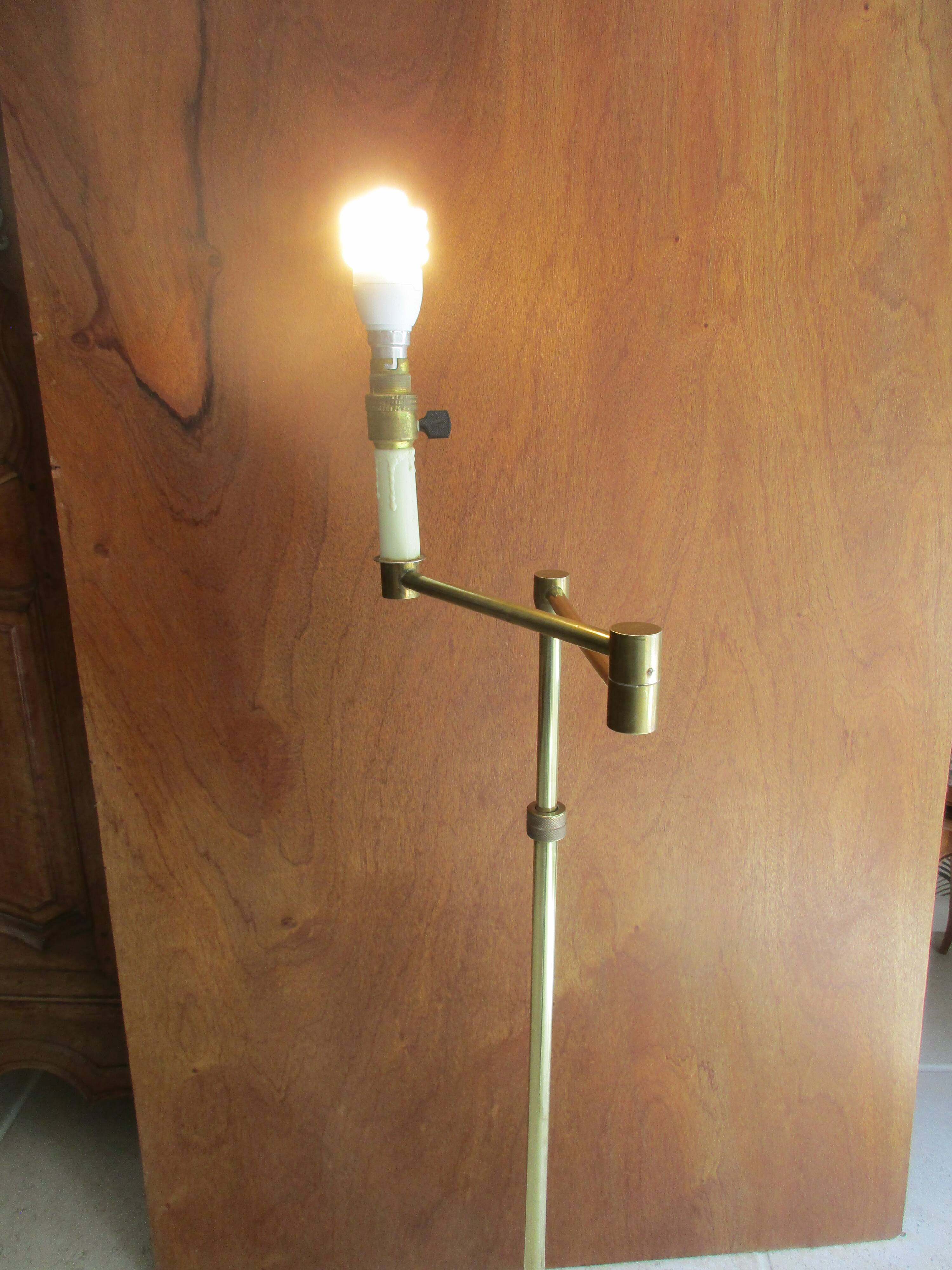 Depliable and articulated foot reader lamp
