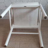 Chaise Baumann blanche.