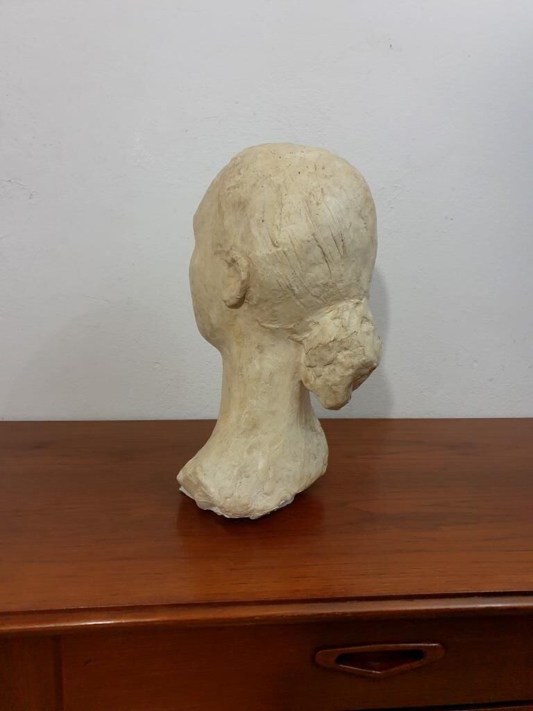 Sculpture bust of a woman