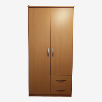 Armoire moderne avec penderie