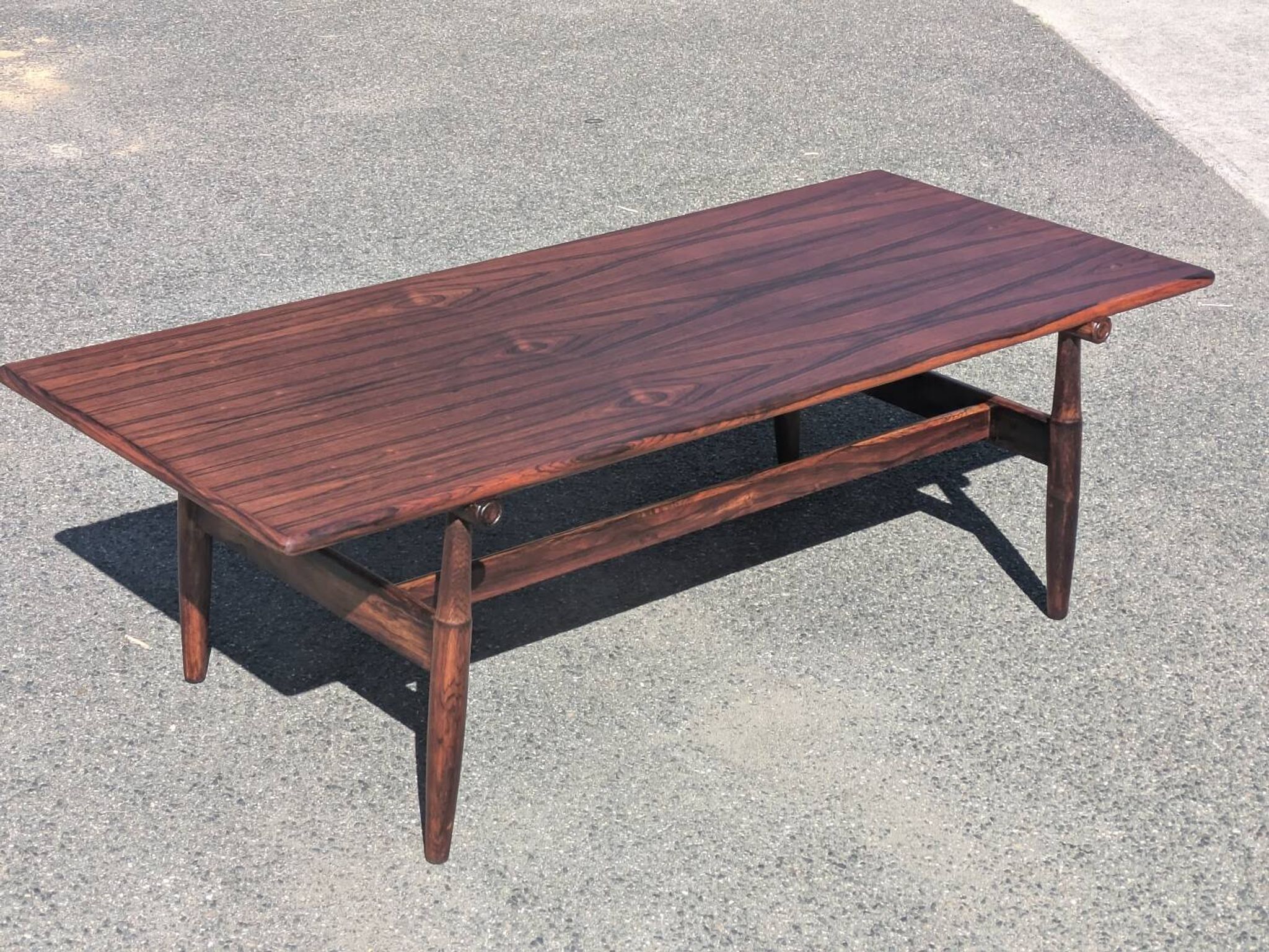 Table basse vintage en palissandre – style scandinave années 60