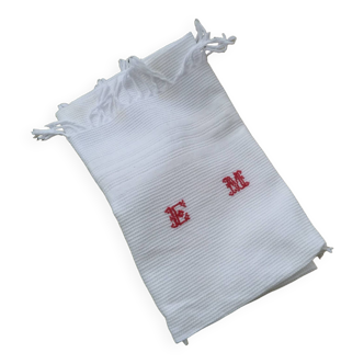 Serviette de toilette ancienne en coton niz d'abeille blanche et broderies rouge EM