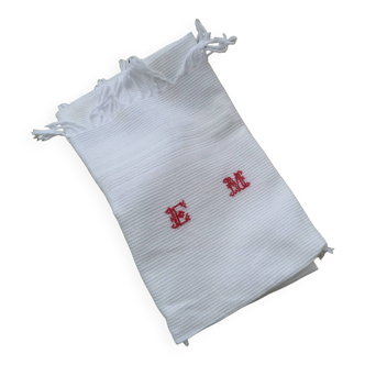 Old towel in white bee-niz cotton and red embroidery EM