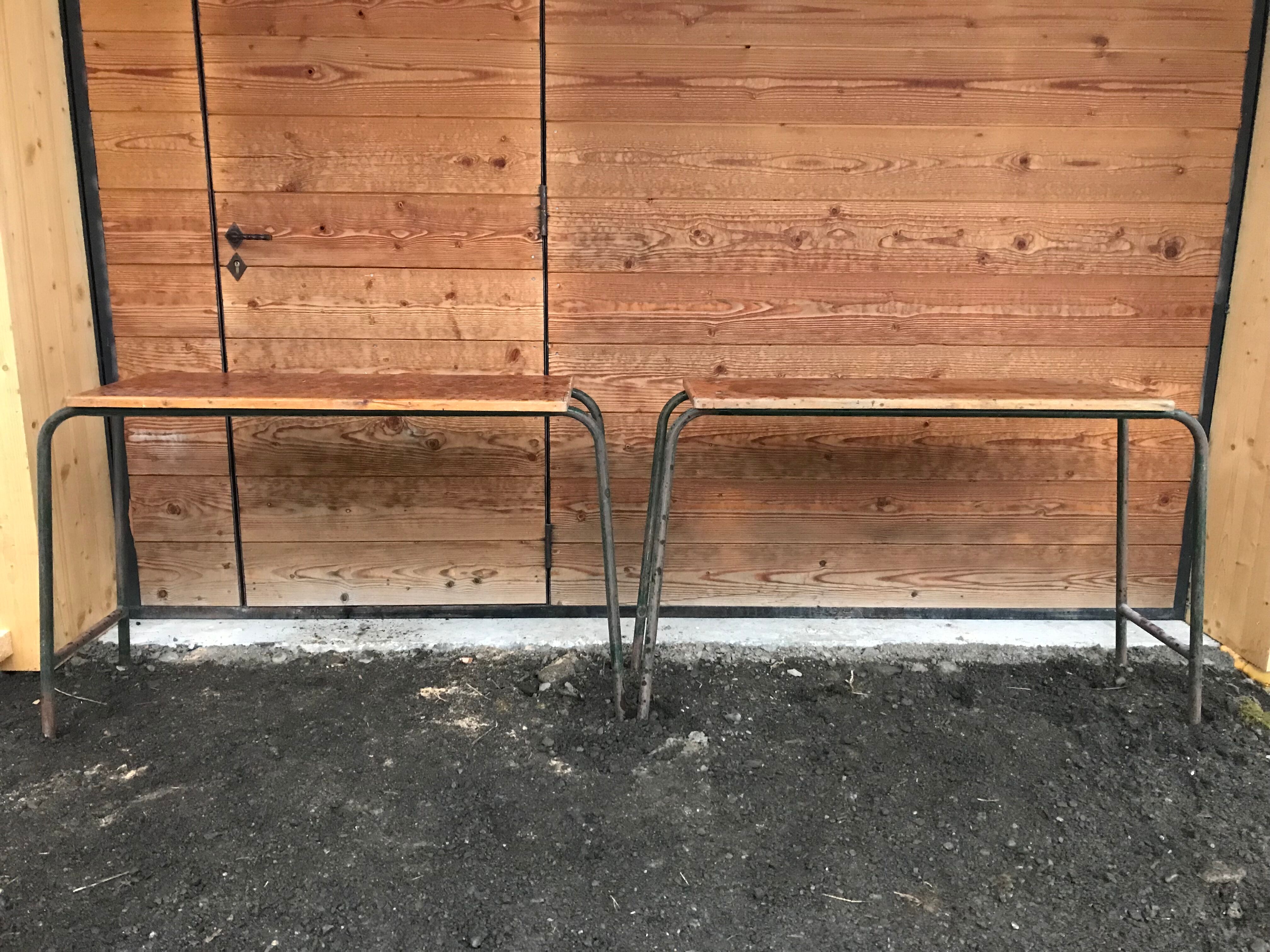 School desk with its 2 chairs