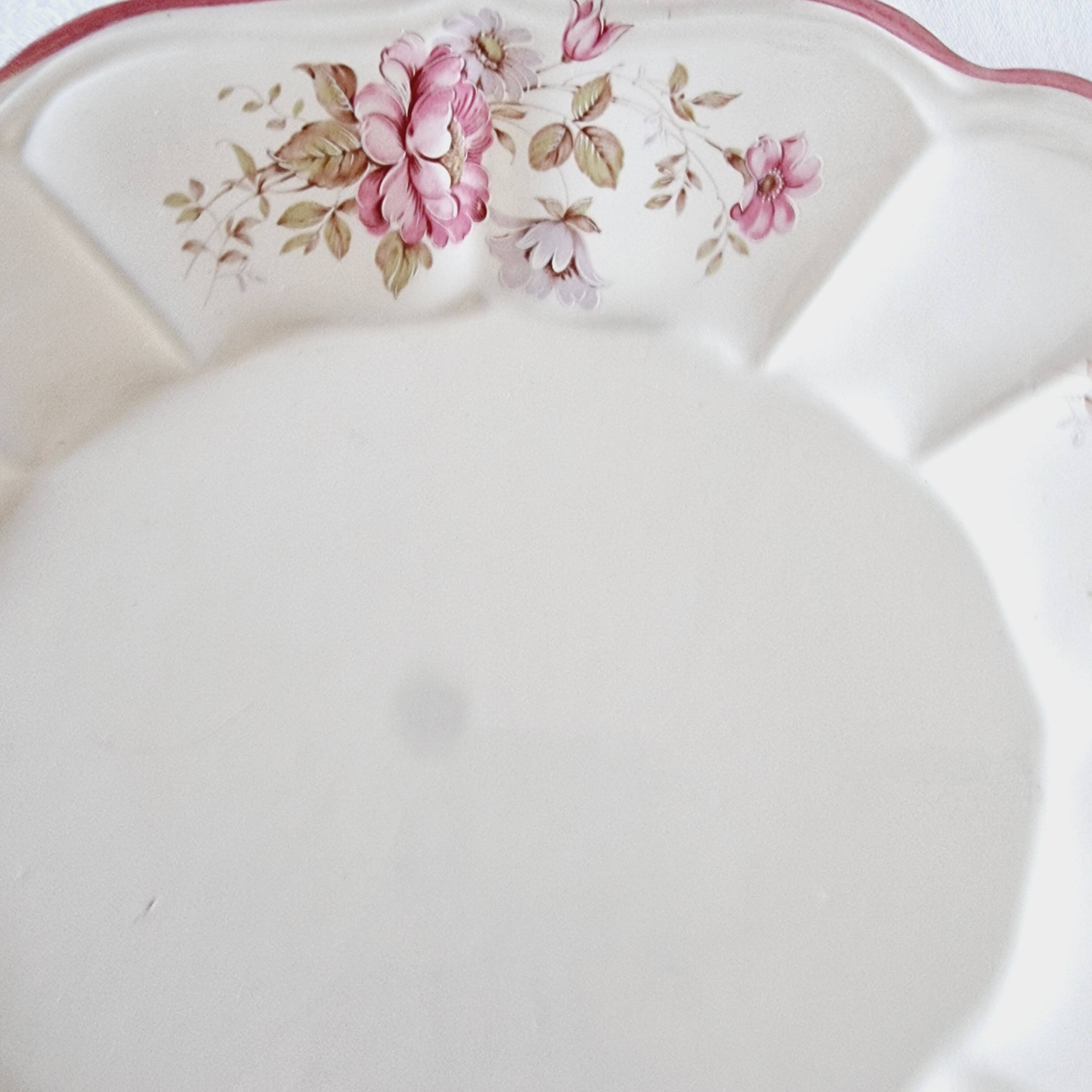 Plat ovale en céramique à délicat décor floral