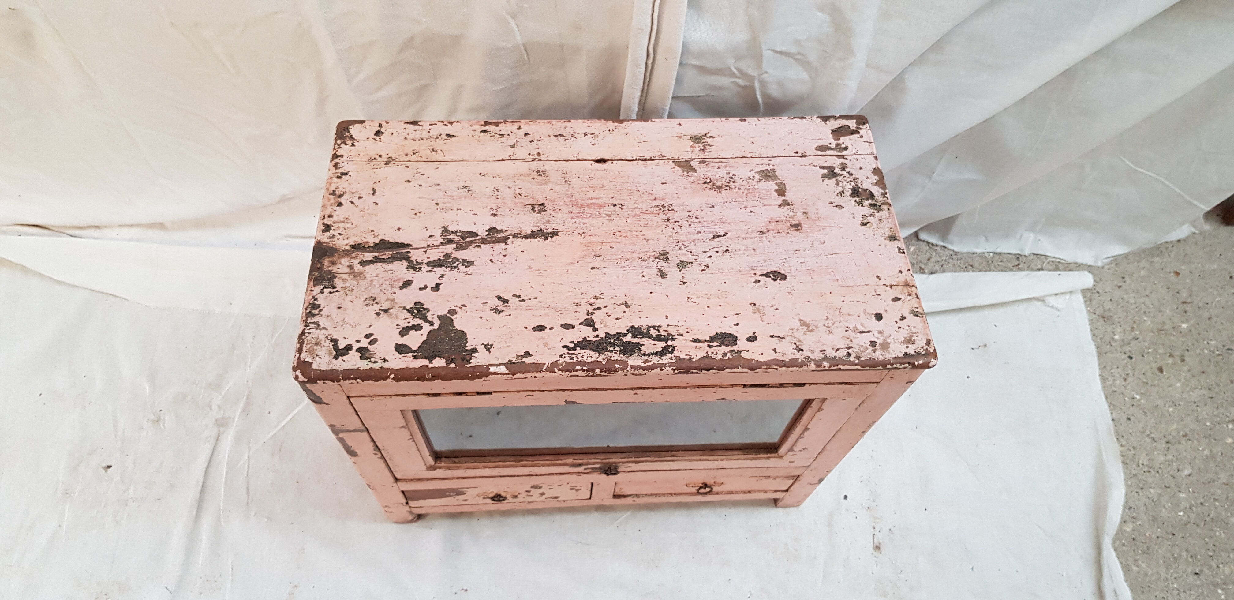 Old jeweler's display