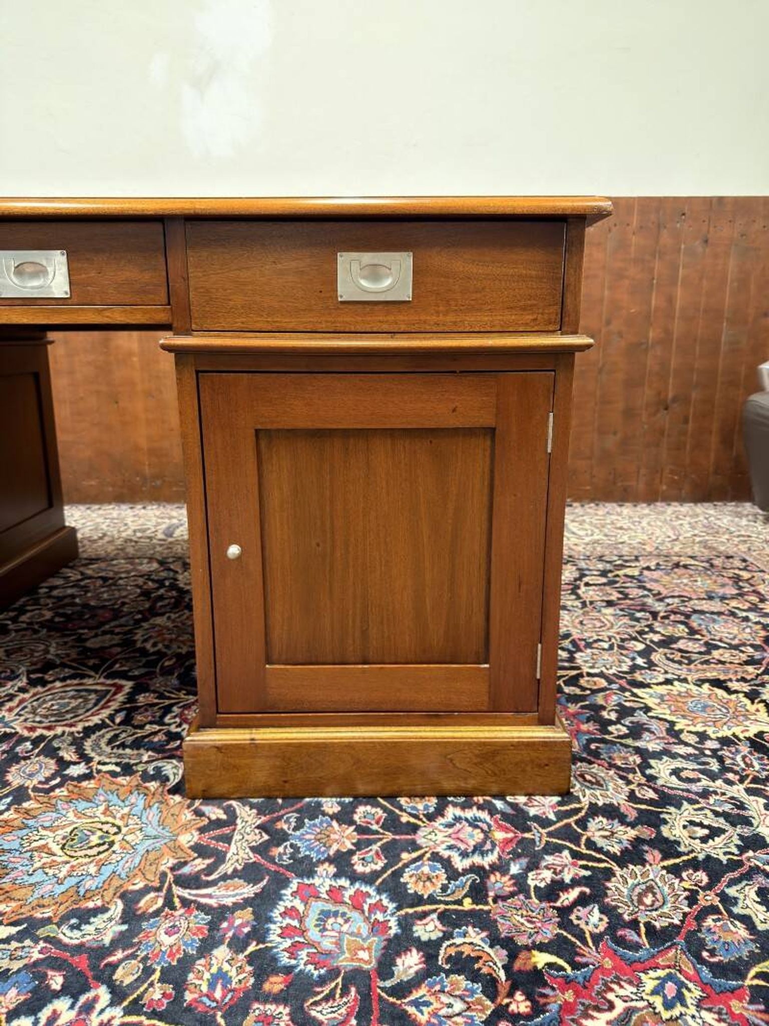 Large Classic English Chesterfield Desk Partnerdesk