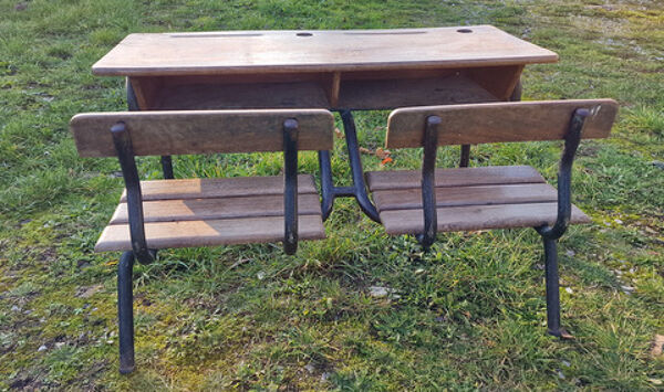Ancien double bureau d'école