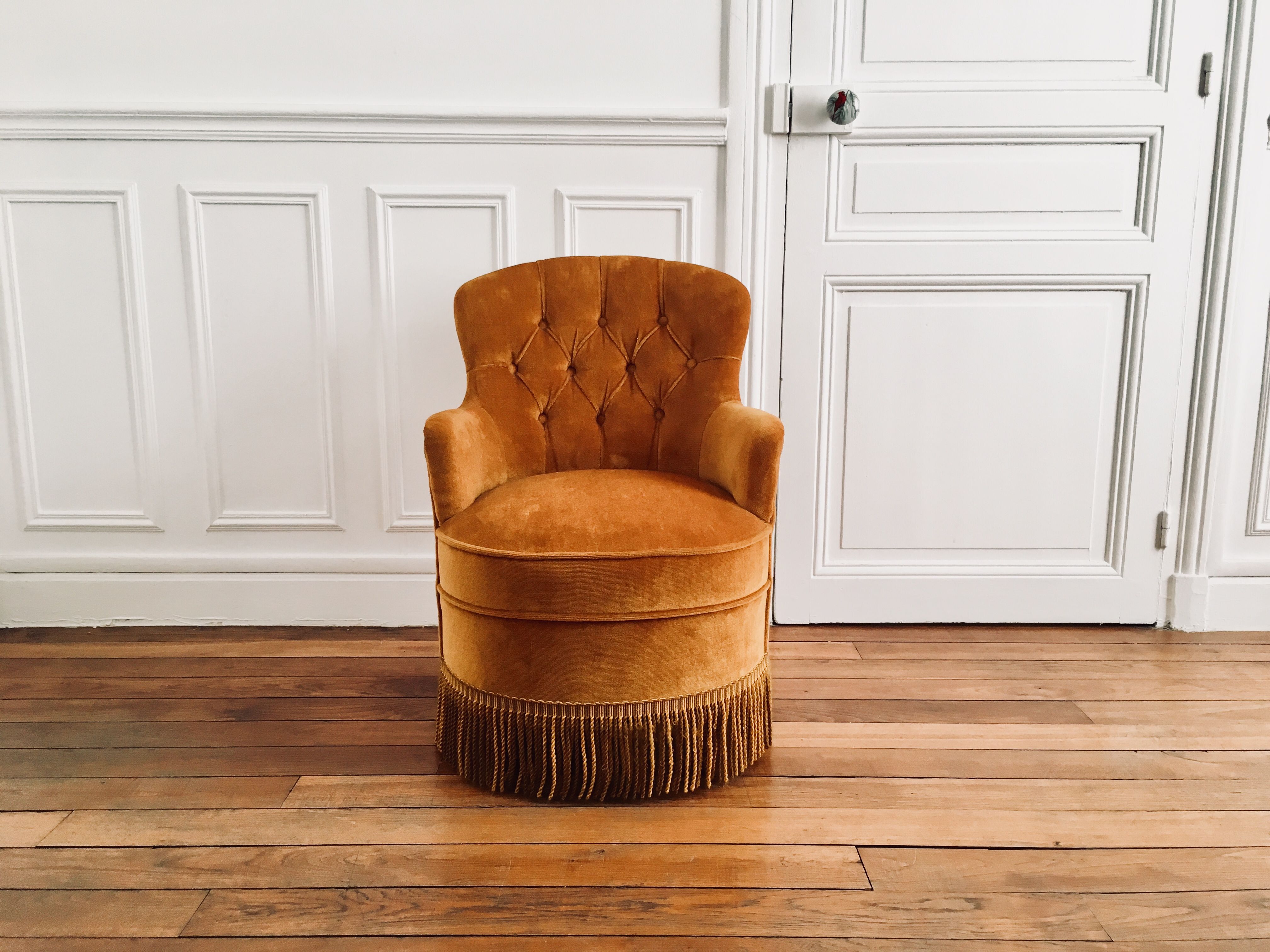 Toad velvet vintage armchair