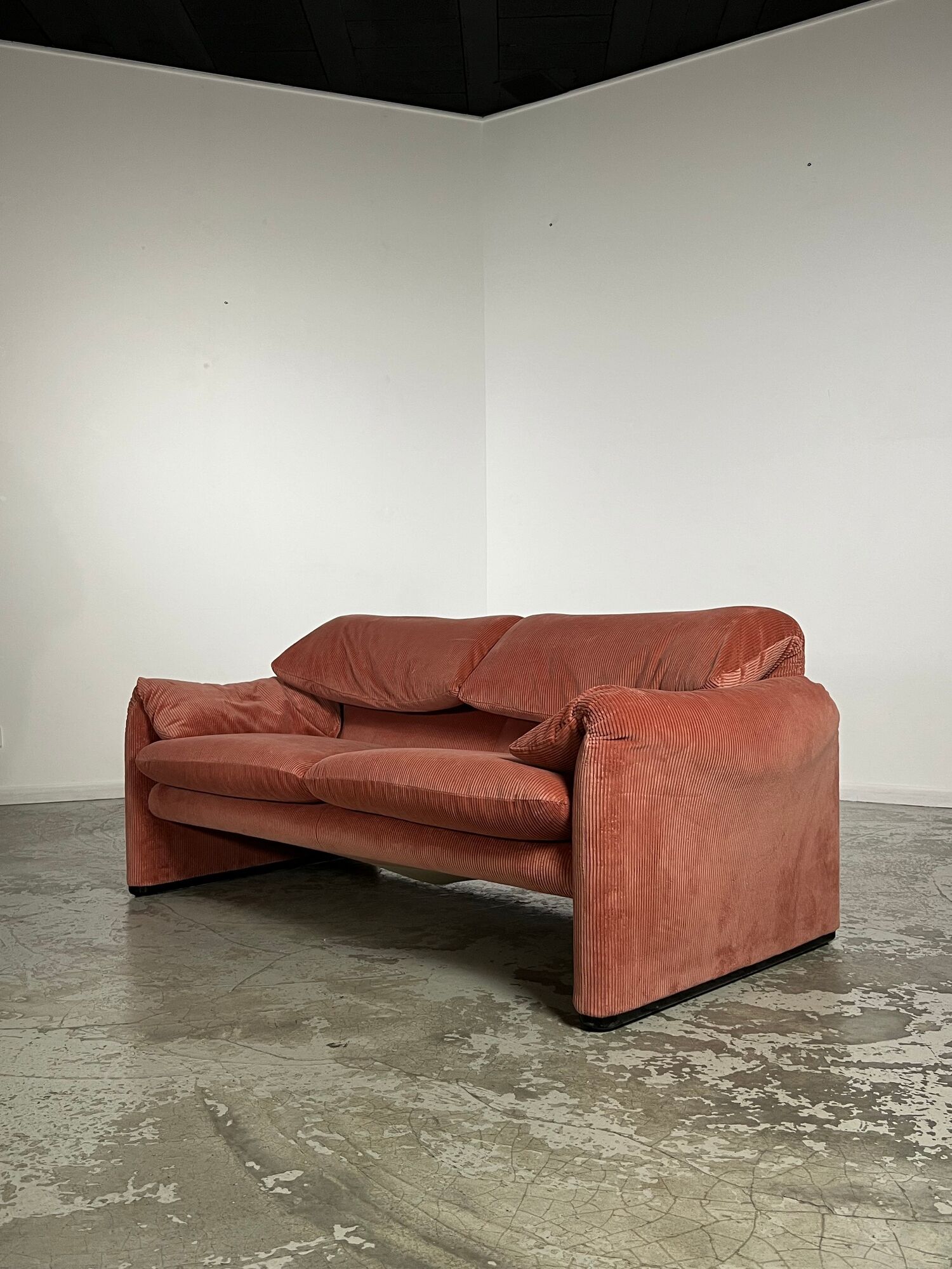 Maralunga sofa by Vico Magistretti for Cassina Italy 1973