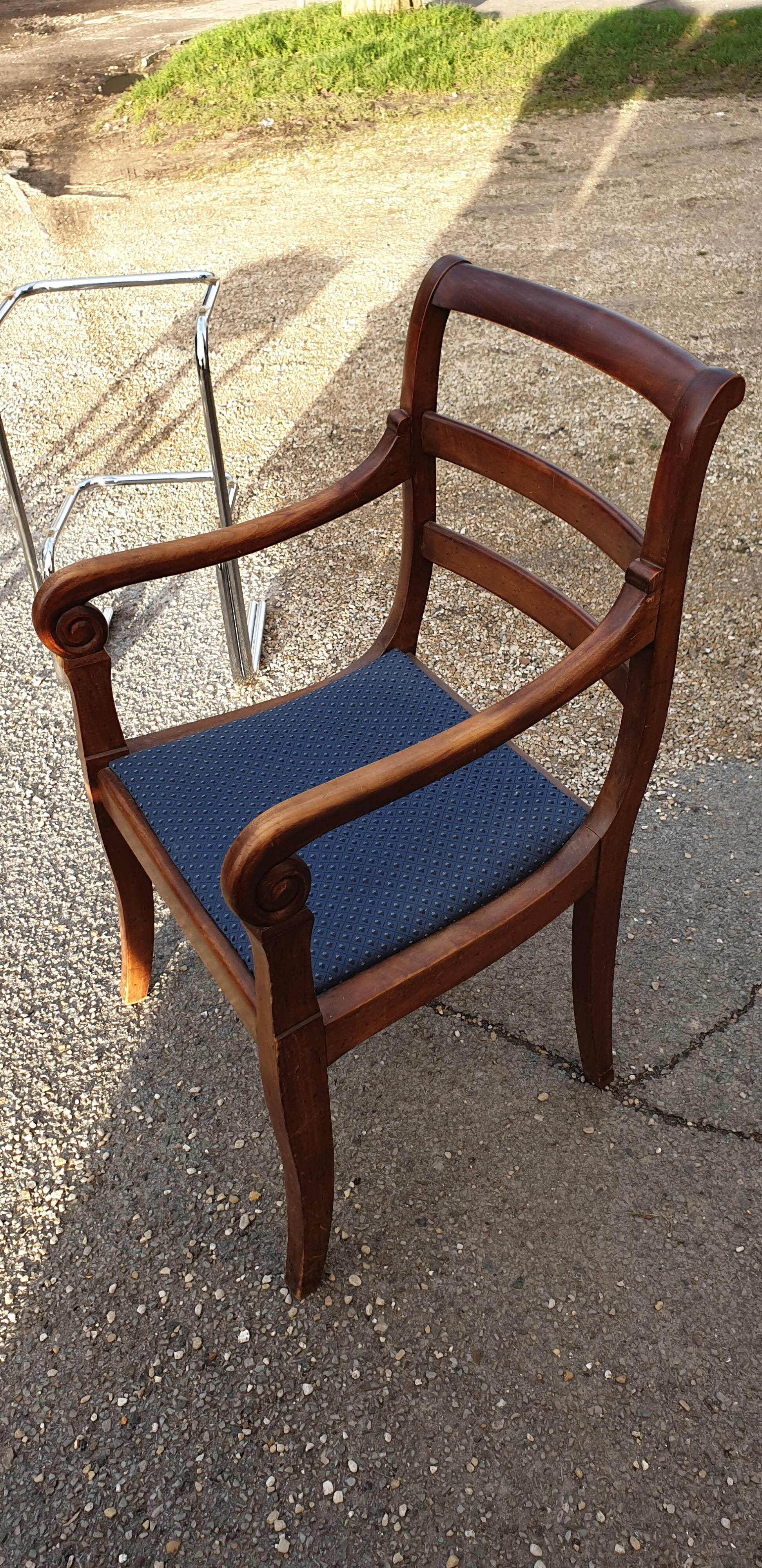 Walnut armchair with butt