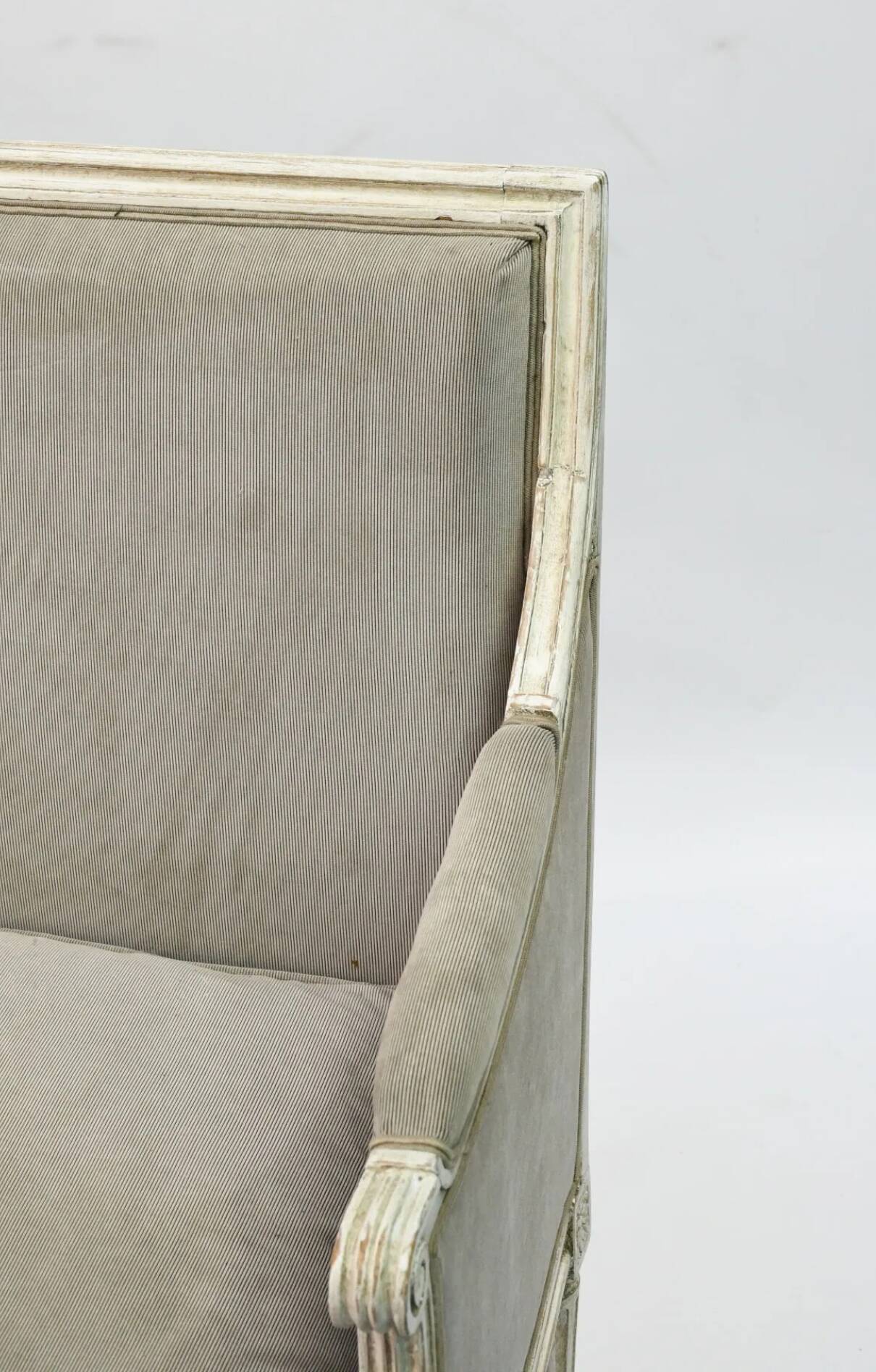 Louis XVI style canapé, in white lacquered wood.