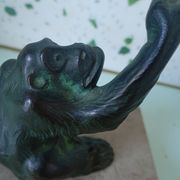 Bronze animalier Orangutan signed Henri Rischmann with a marble base.