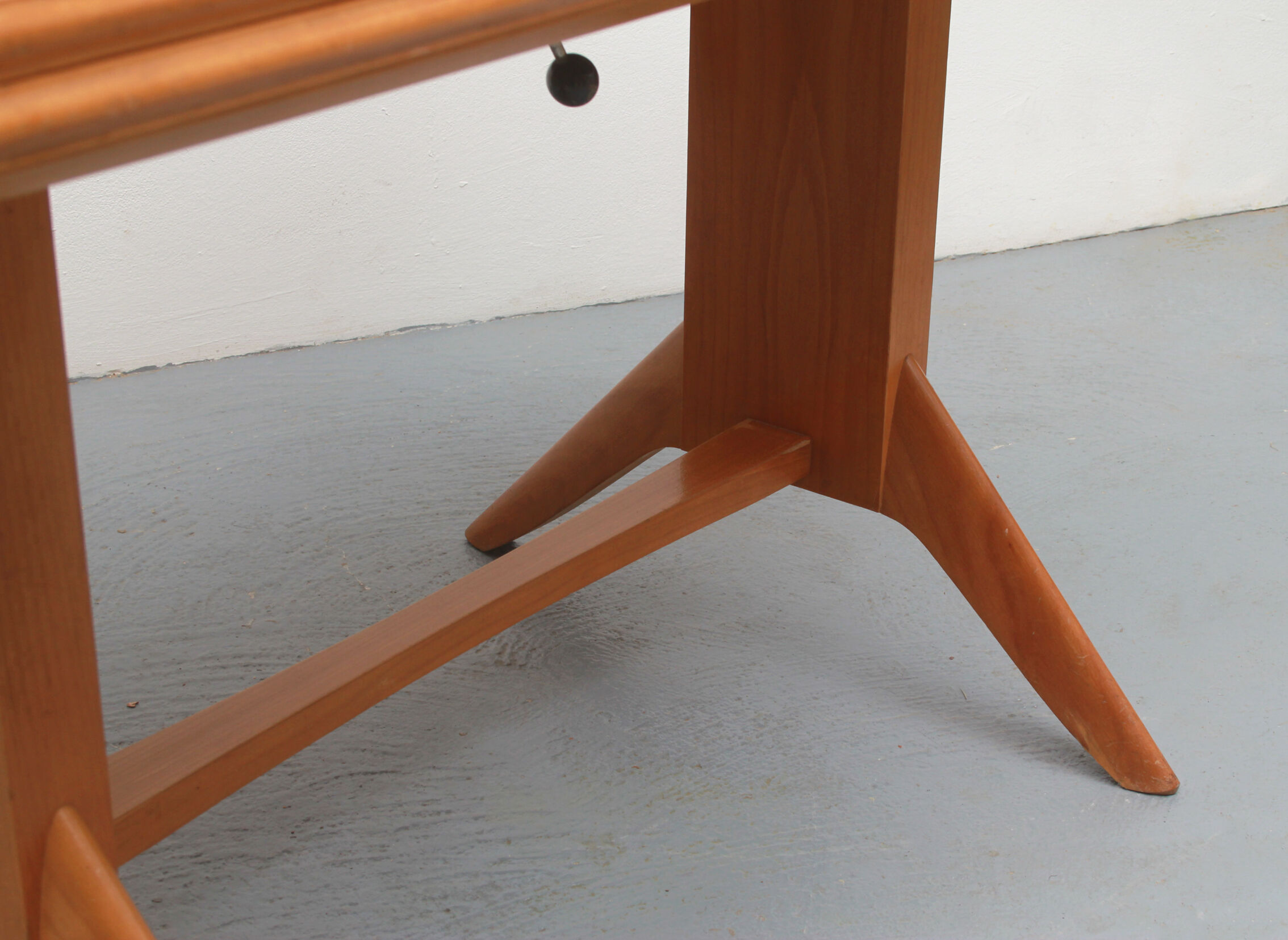 1950s coffeetable in cherrywood, adjustable in height