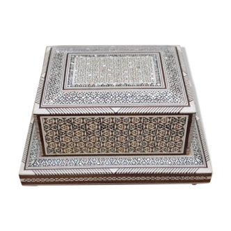 Mother-of-pearl marquetry cigarette box