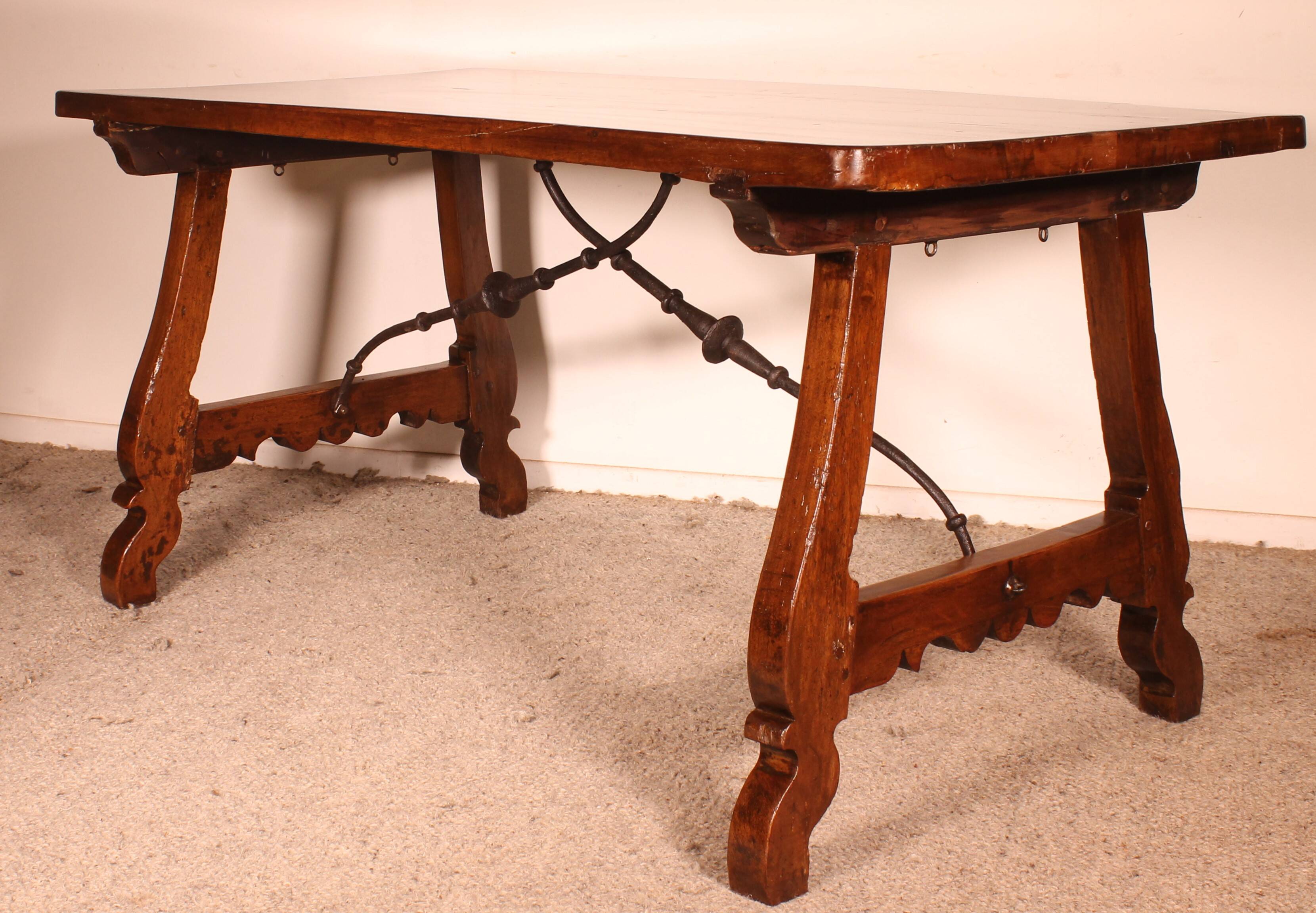 Spanish Table in Walnut from the 17th Century