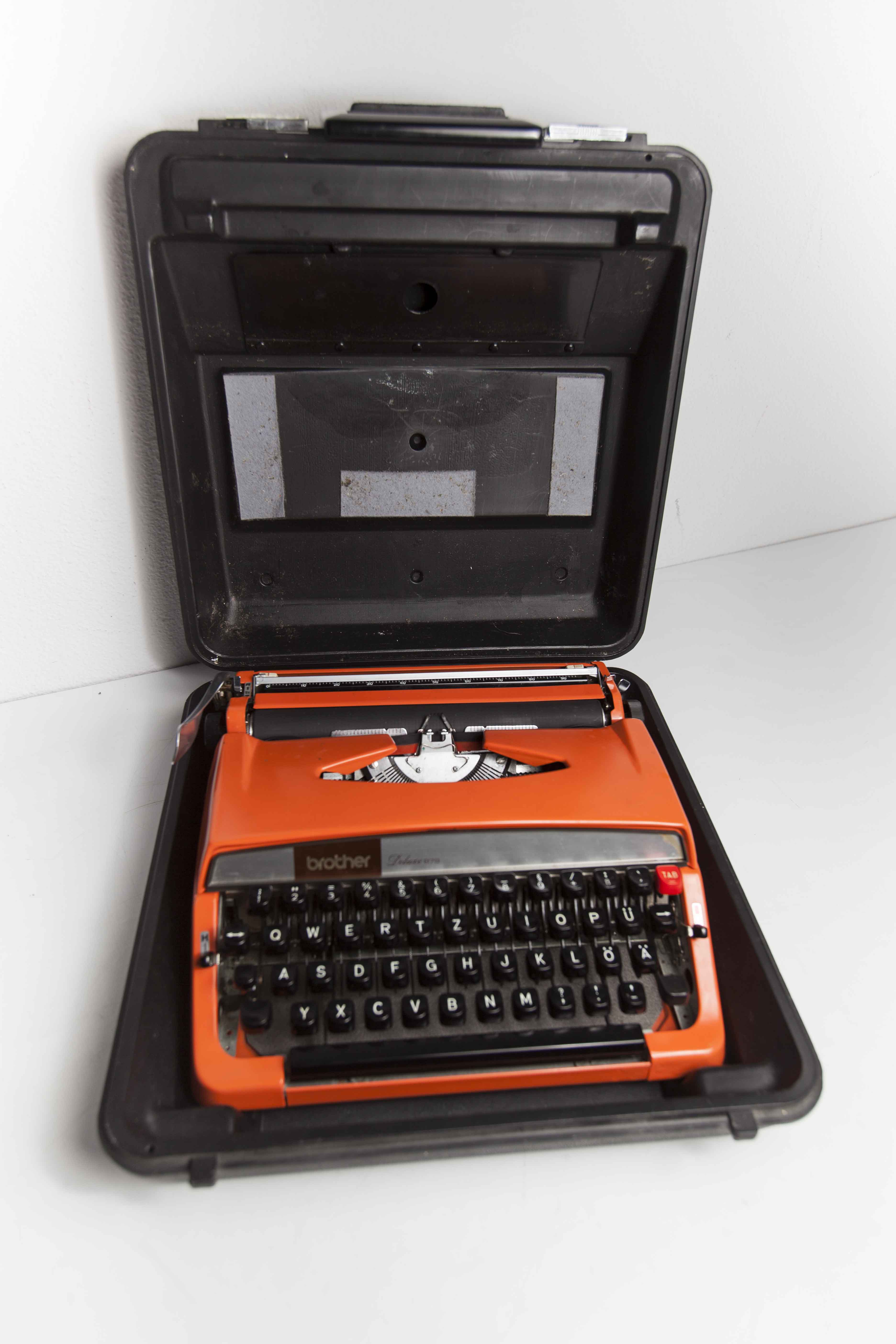 Machine à écrire brother de luxe 879 révisée et ruban neuf qwertz