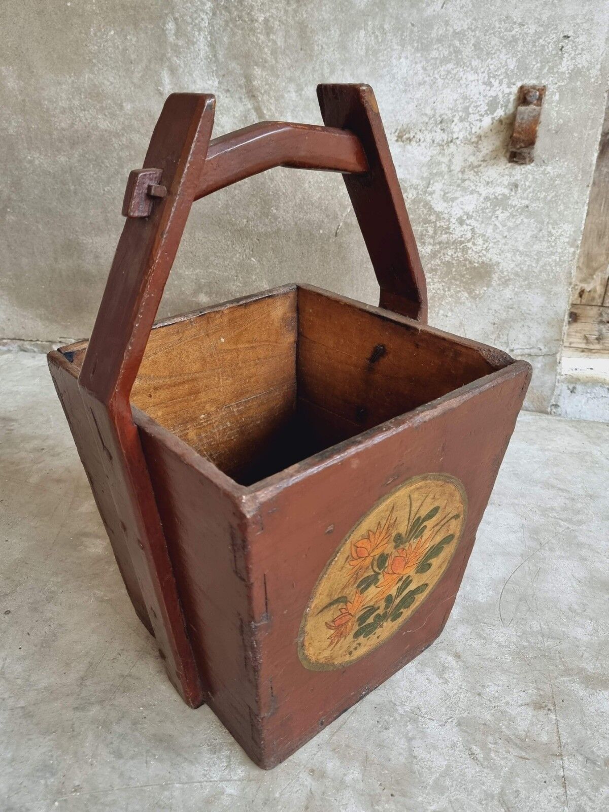 Wooden rice bucket