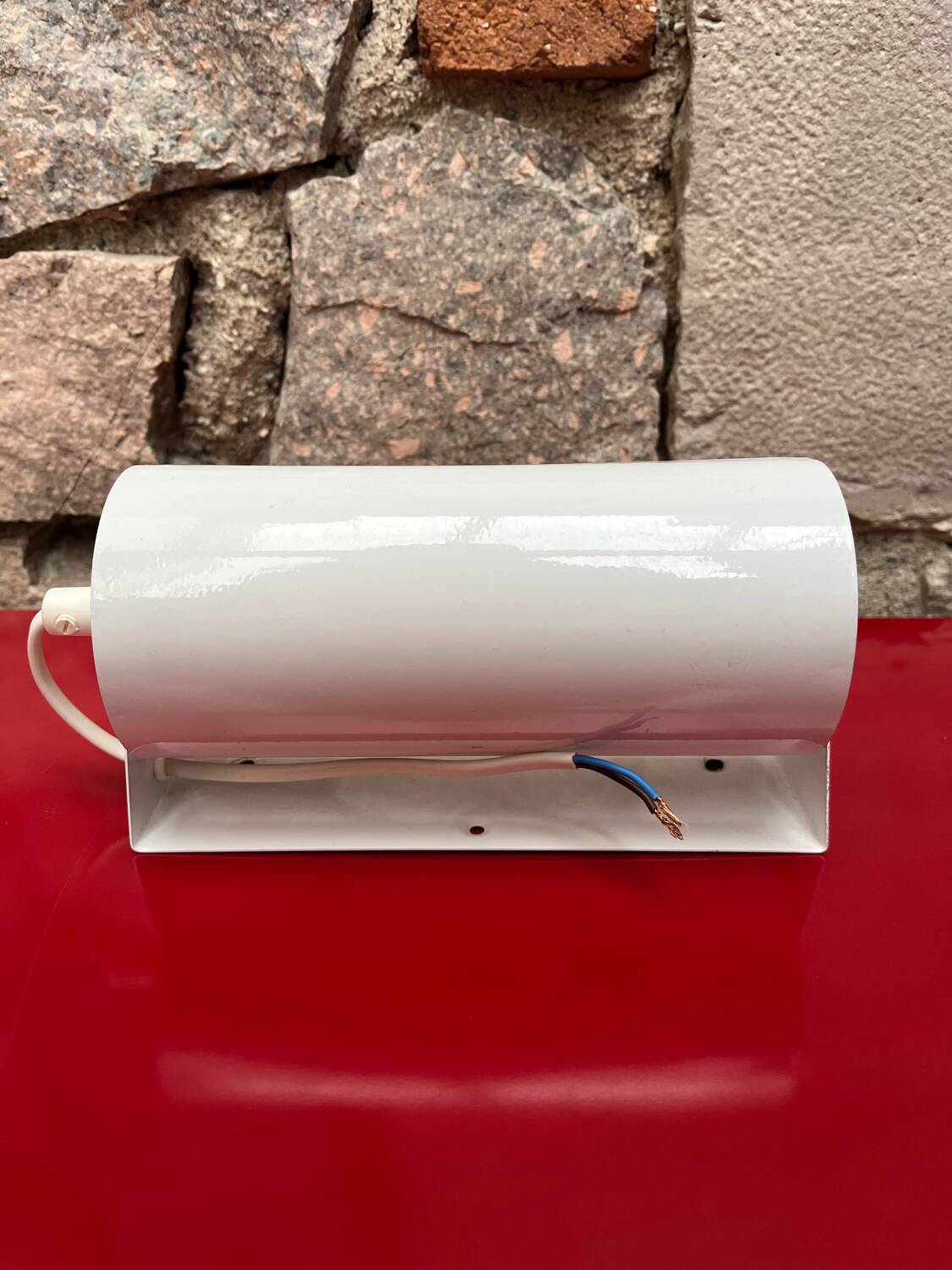 Metal wall light with shutter