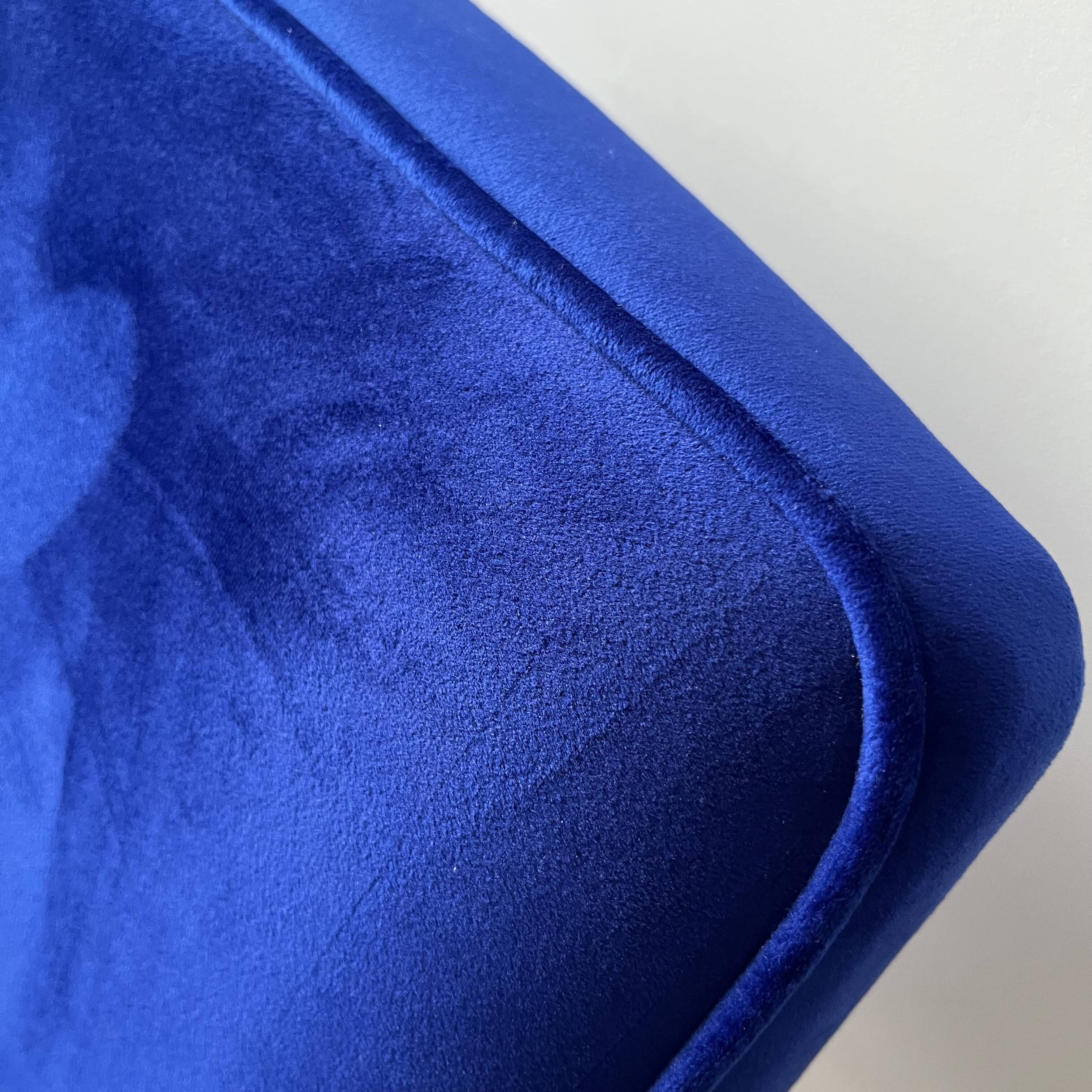 Fauteuil en velours bleu de style mid-century modern restauré, chaise longue vintage