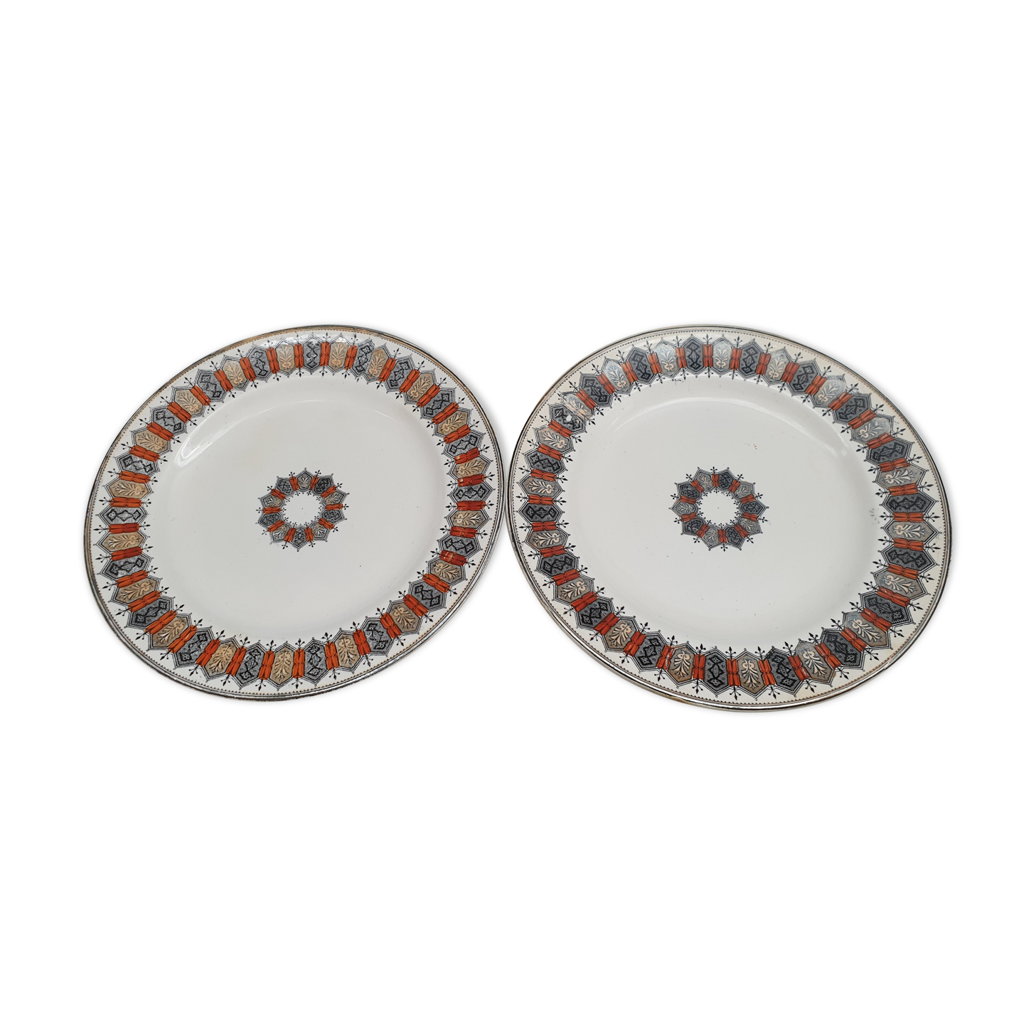 Two vintage plates in English faience