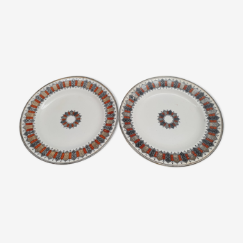 Two vintage plates in English faience