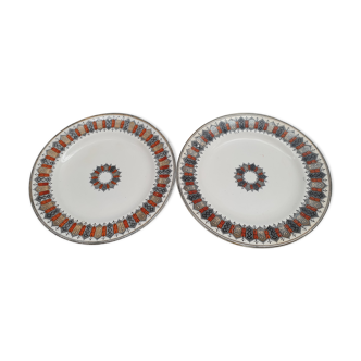 Two vintage plates in English faience