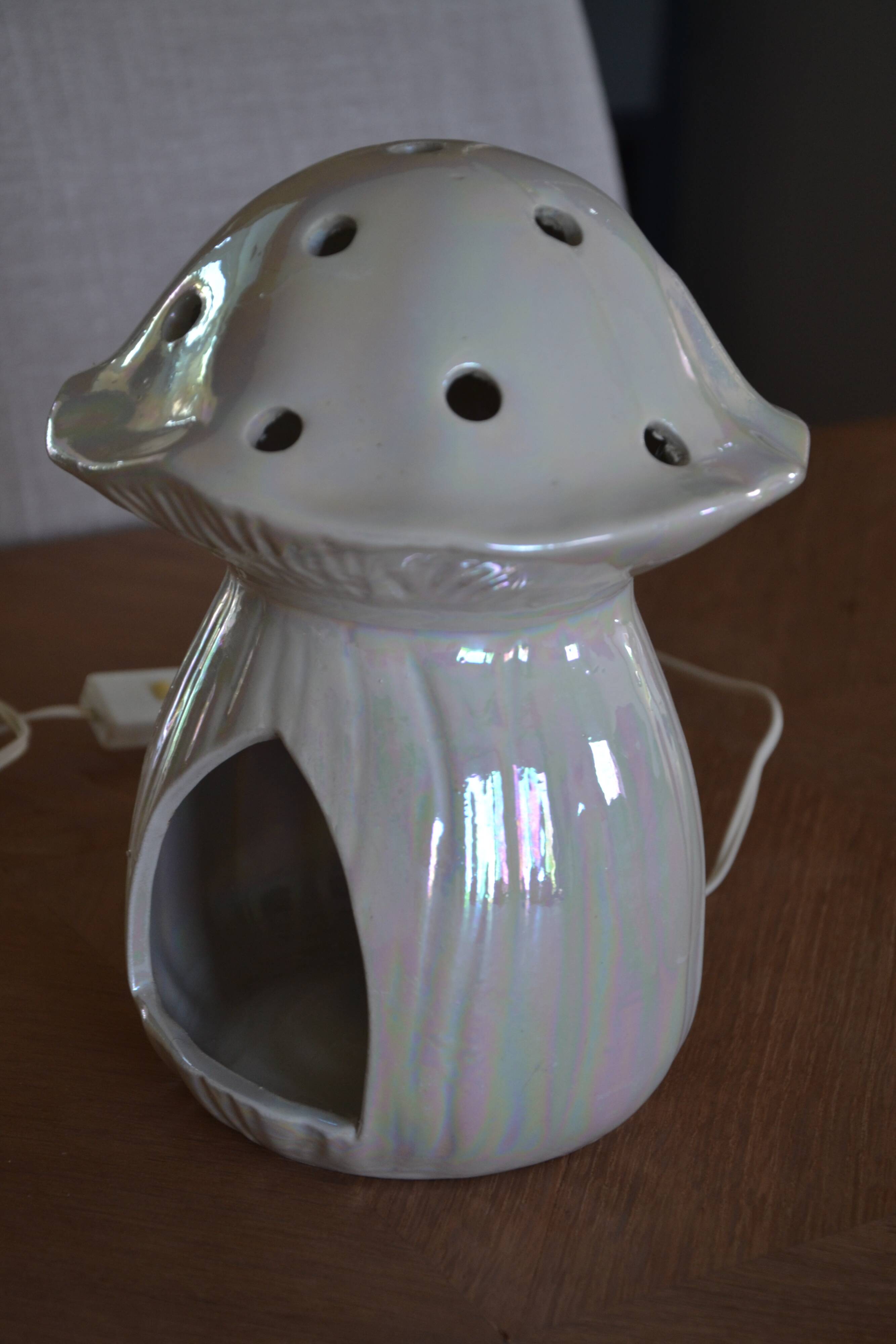 Iridescent ceramic night light for children, Italian.