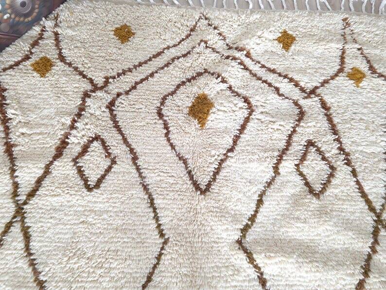 Handmade traditional Beni Ourain rug, size 2.5/2.5 m.