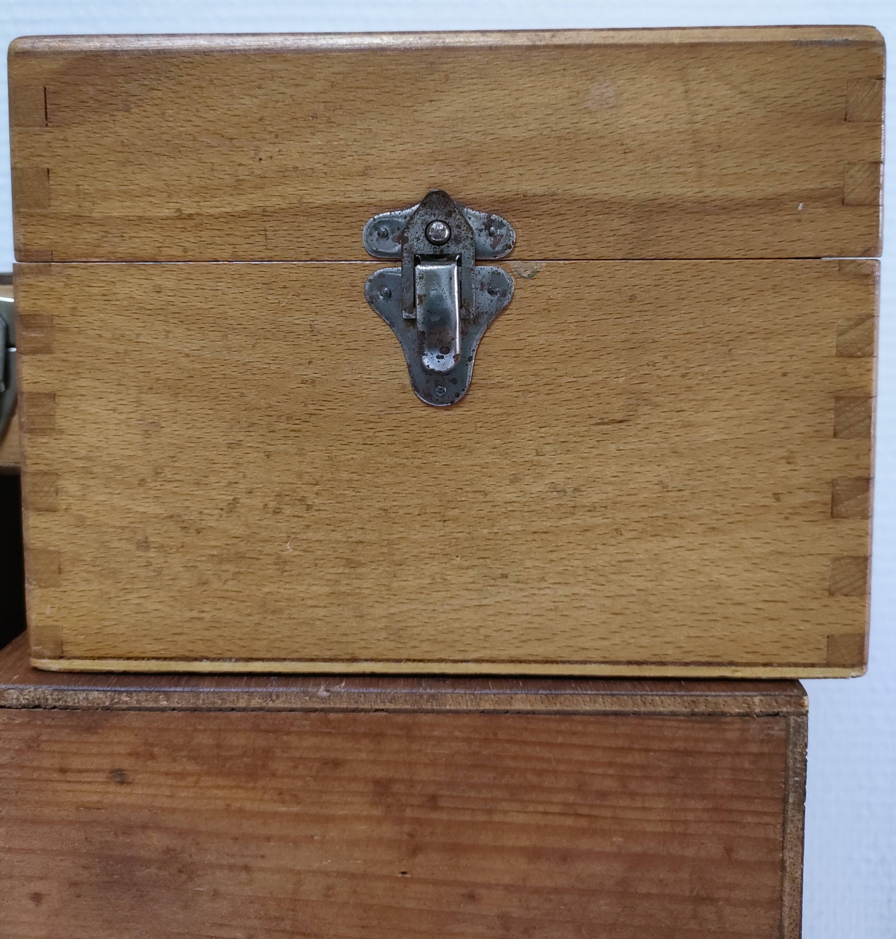 Cinq boîtes bois vintage