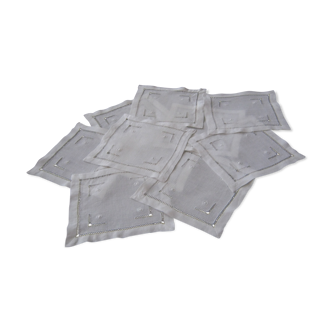 Sous verre petits napperons coton blanc brodés main